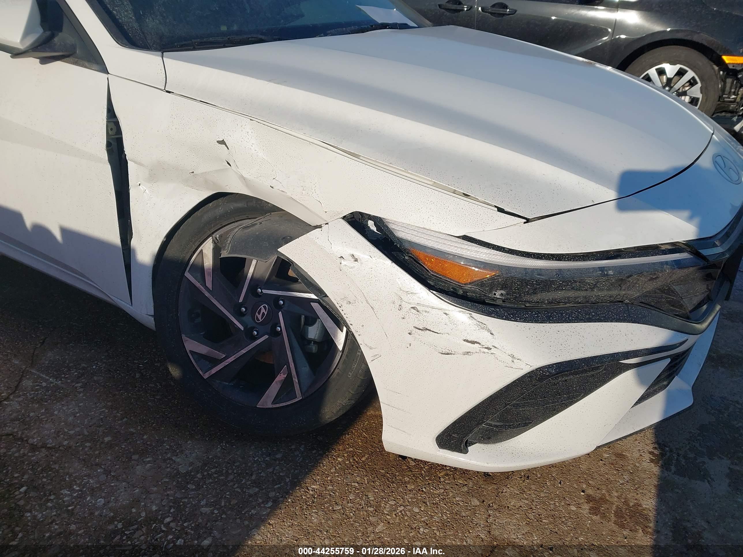 HYUNDAI ELANTRA image 6