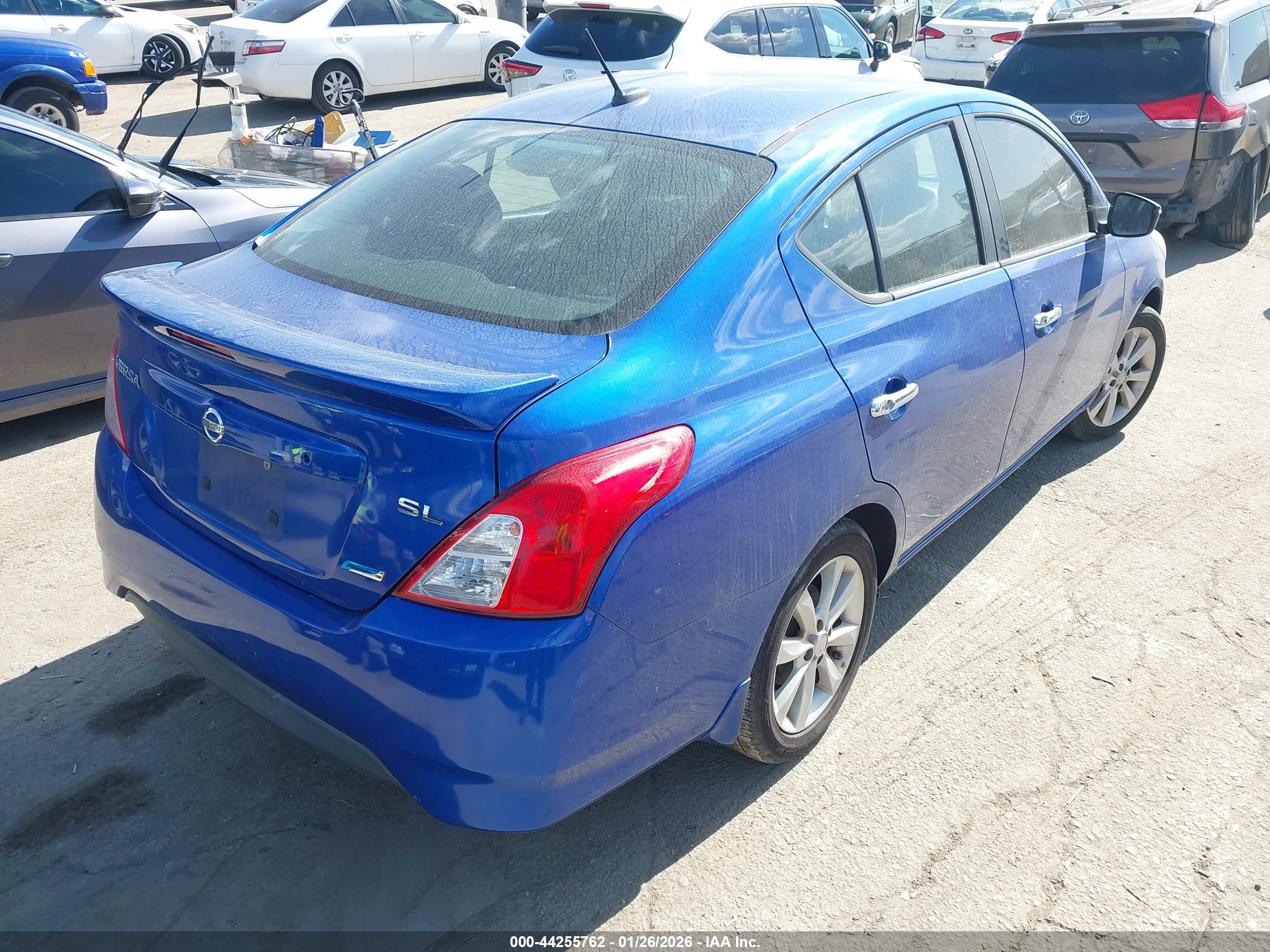 NISSAN VERSA image 4