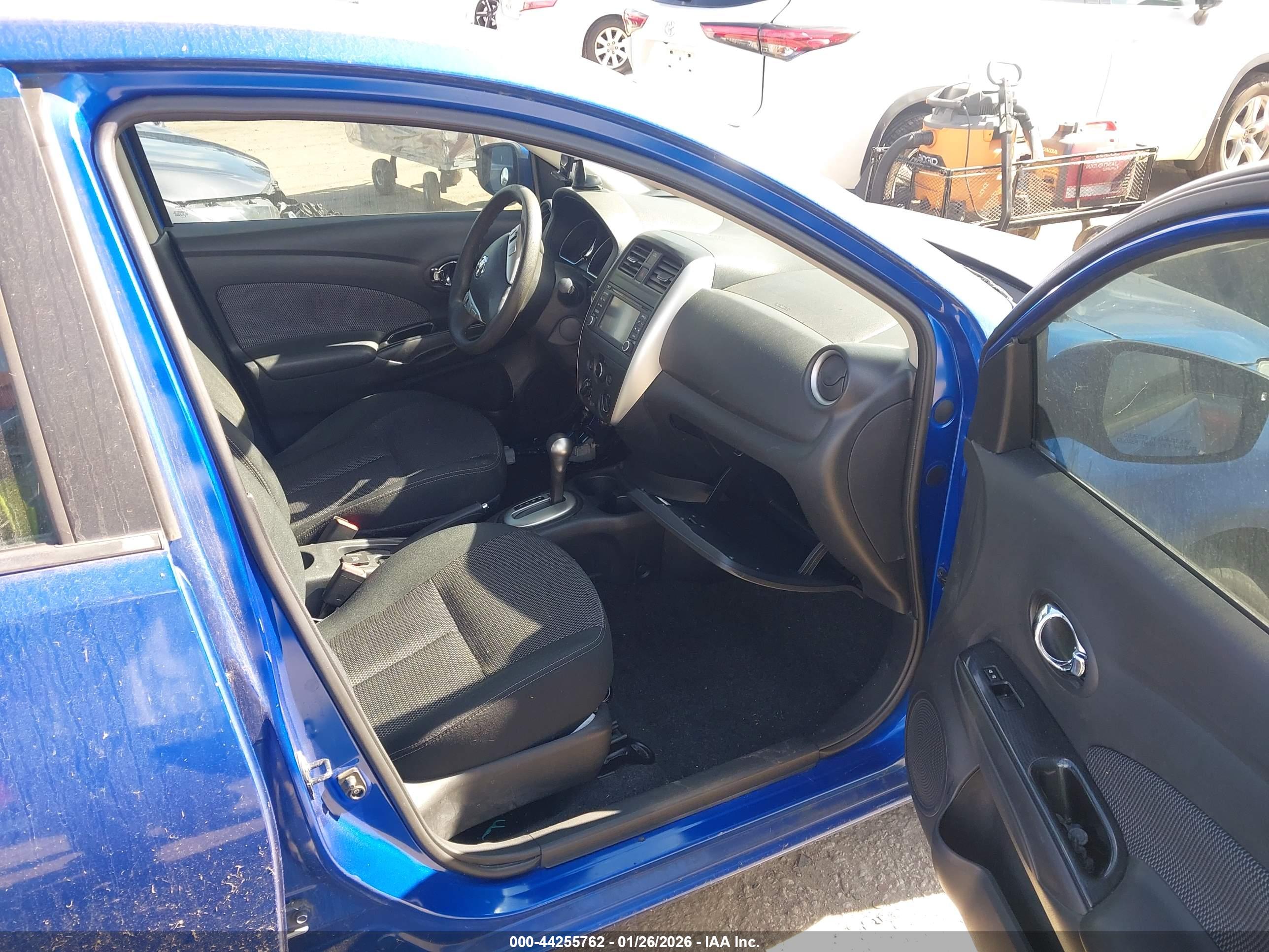 NISSAN VERSA image 5