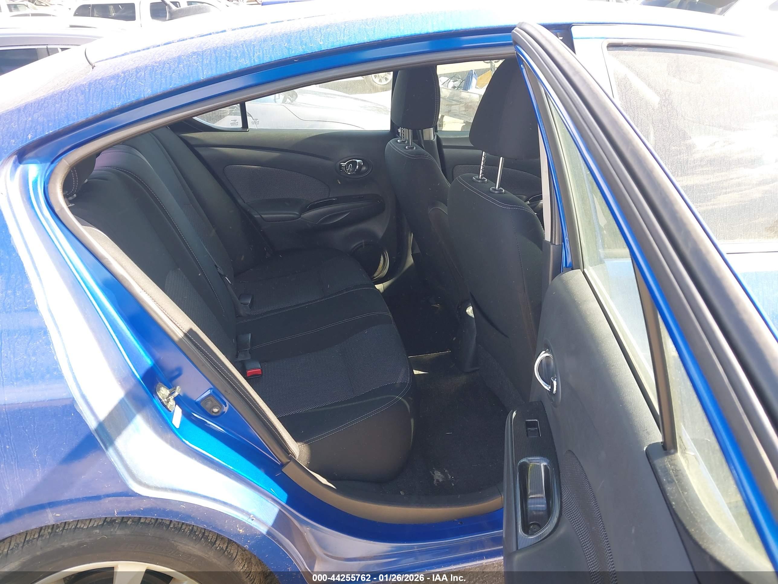 NISSAN VERSA image 8