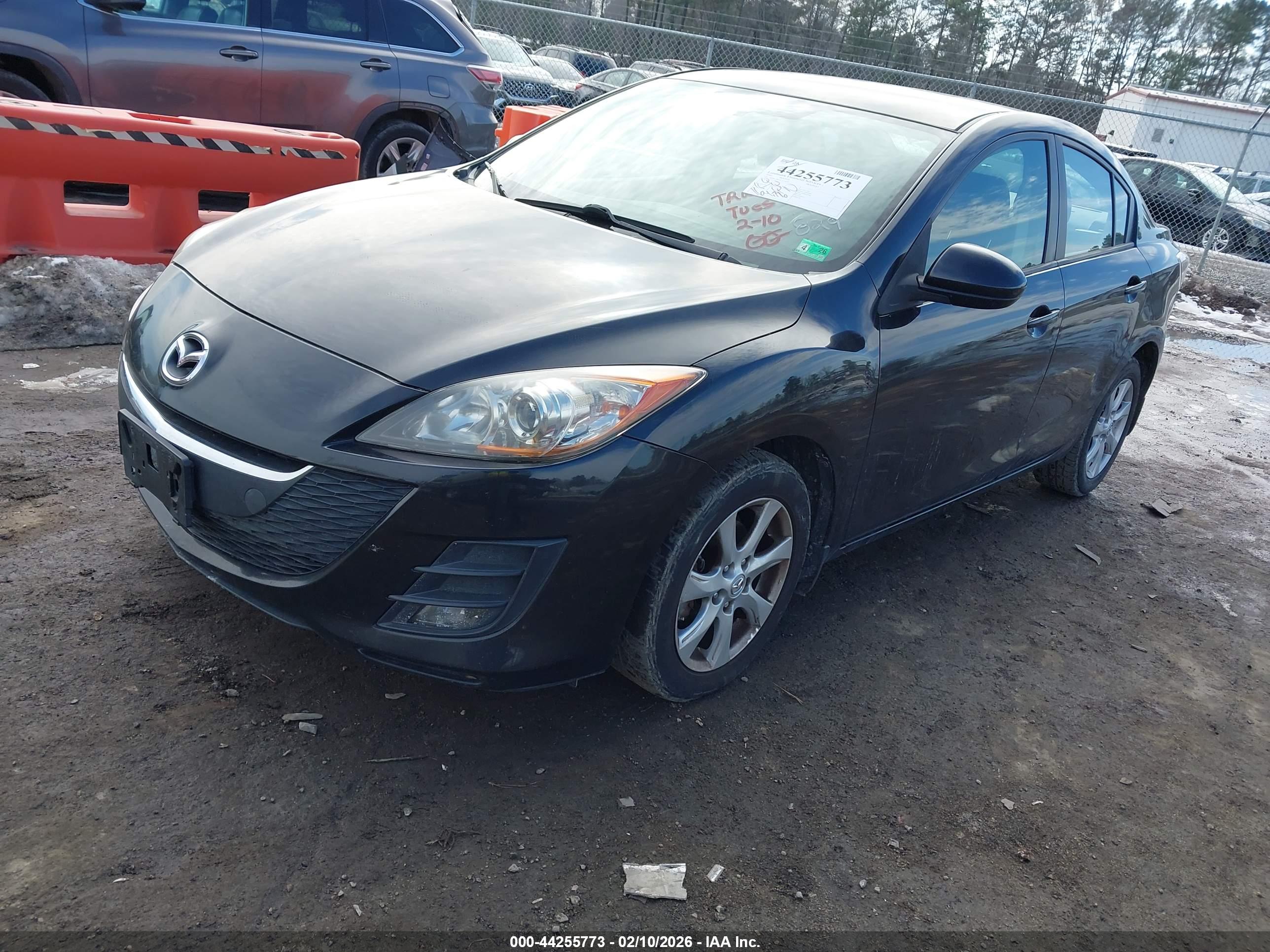 MAZDA MAZDA3 image 2