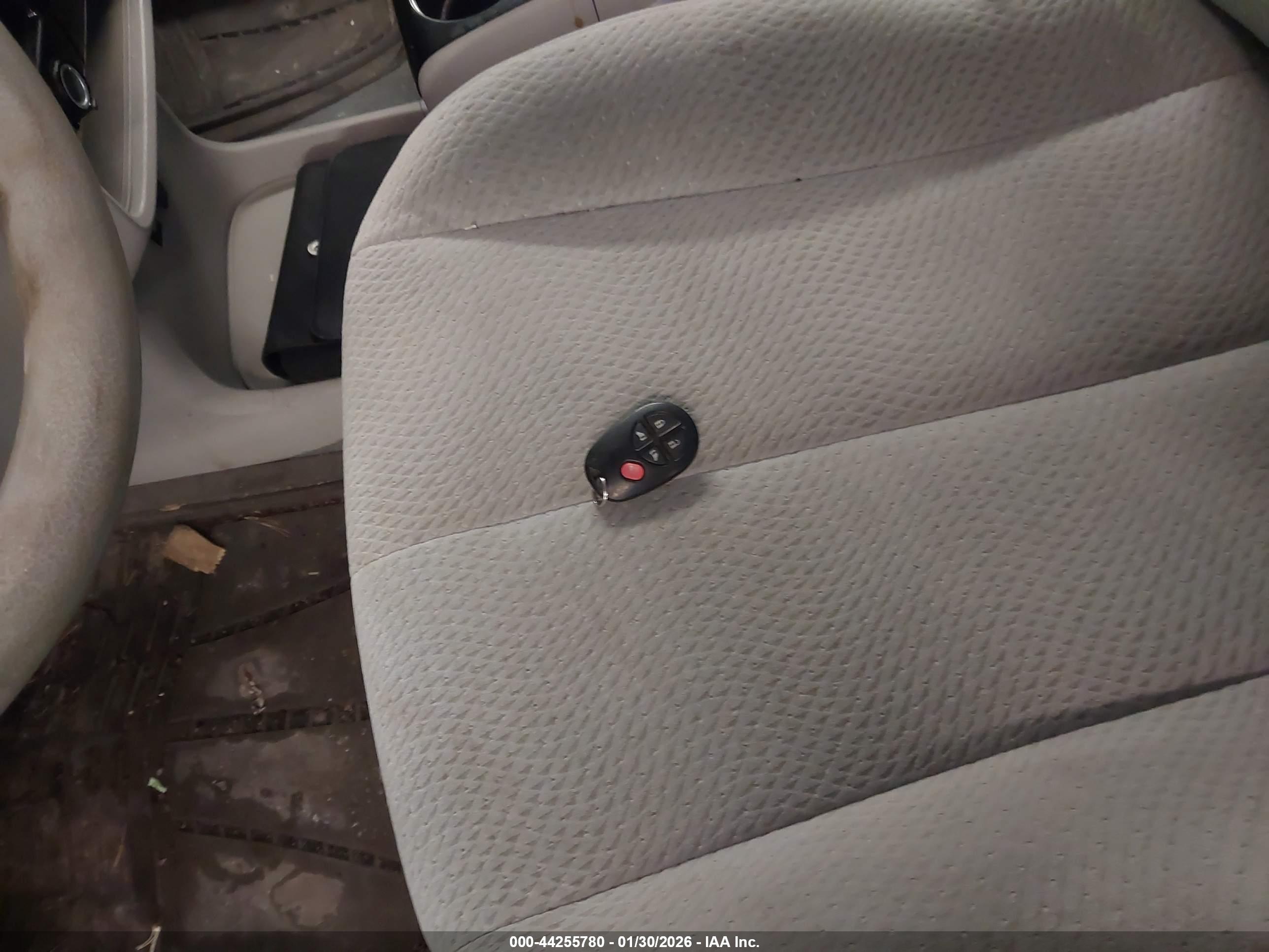 TOYOTA SIENNA image 11