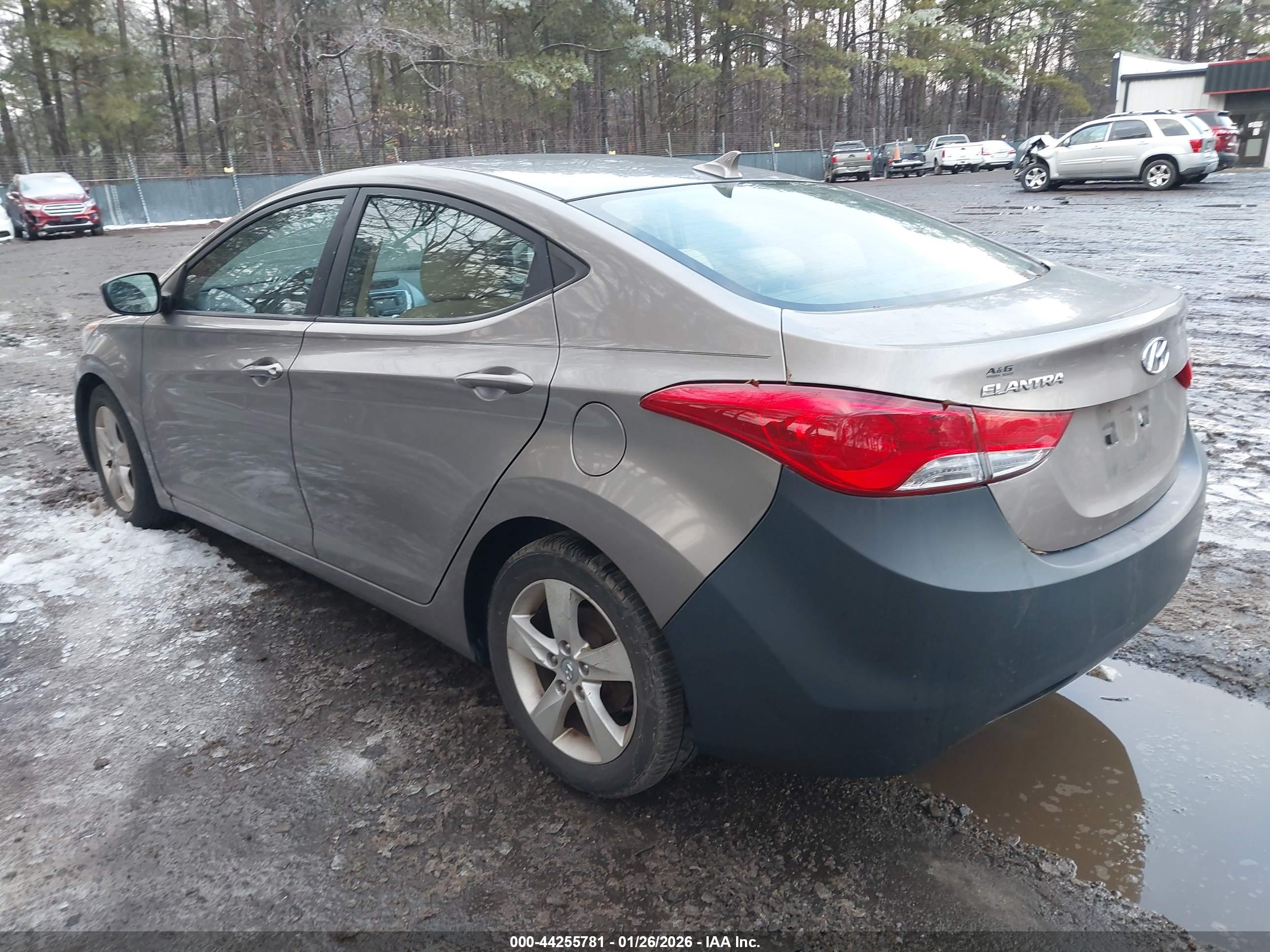HYUNDAI ELANTRA image 3