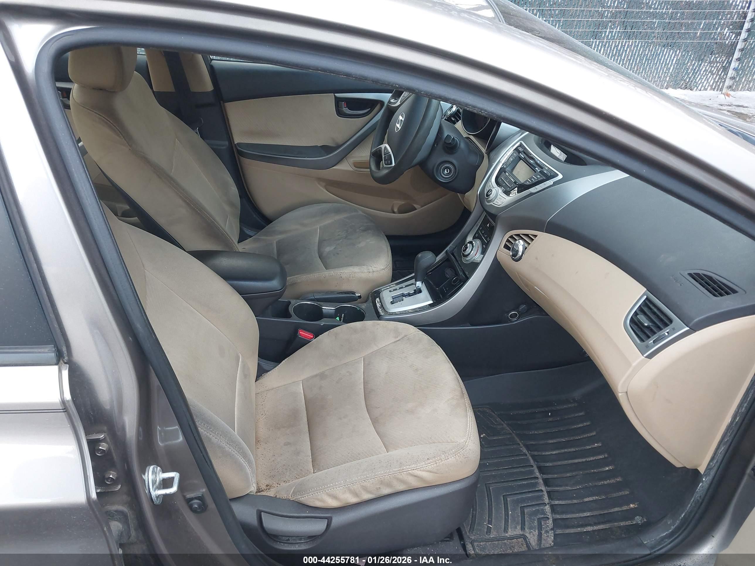 HYUNDAI ELANTRA image 5