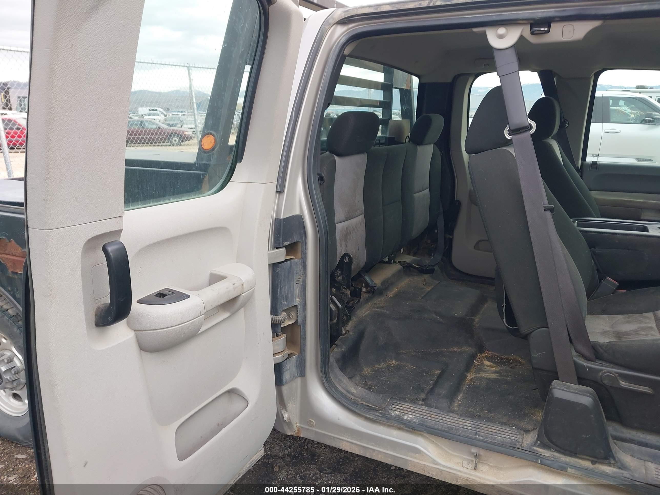 CHEVROLET SILVERADO image 8