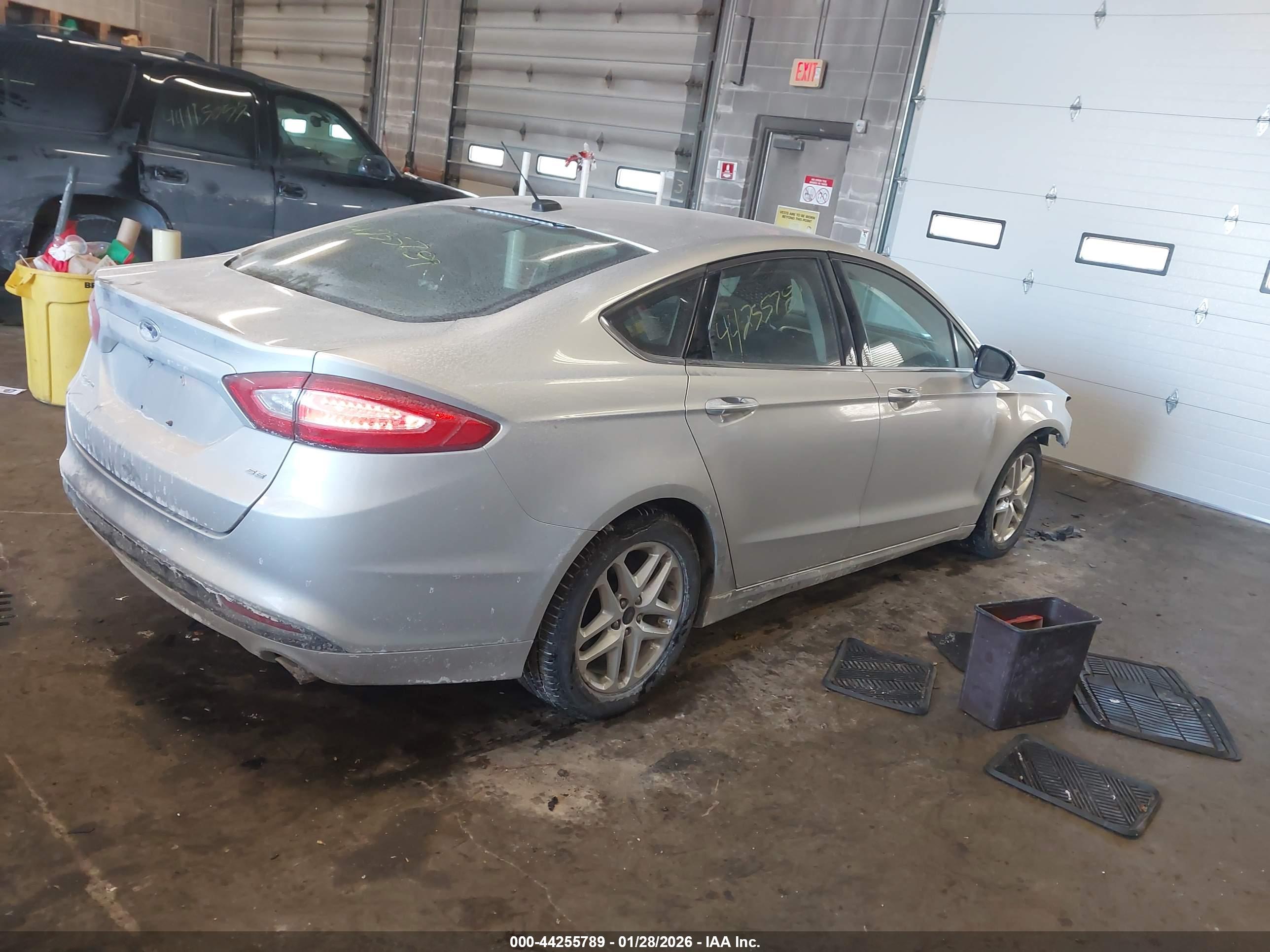 FORD FUSION image 4