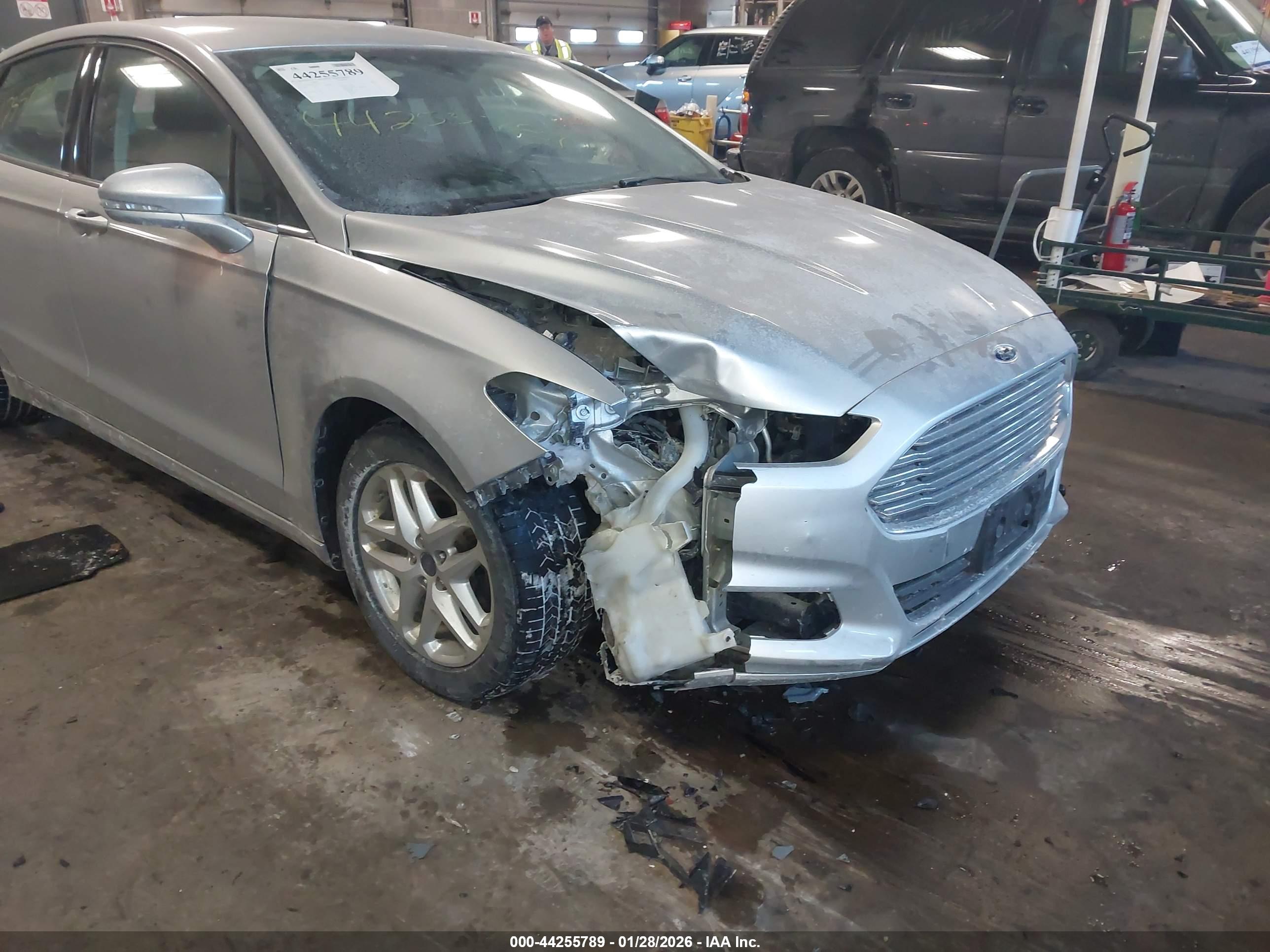 FORD FUSION image 6