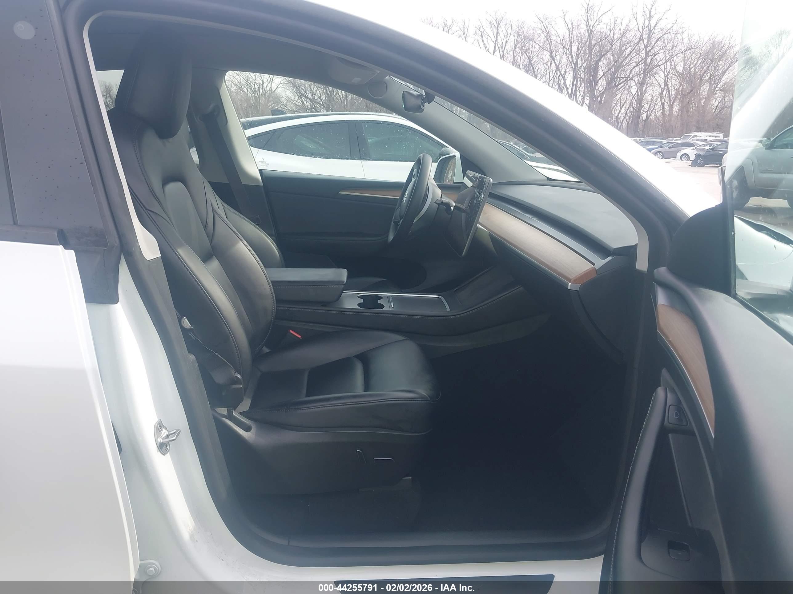 TESLA MODEL image 5