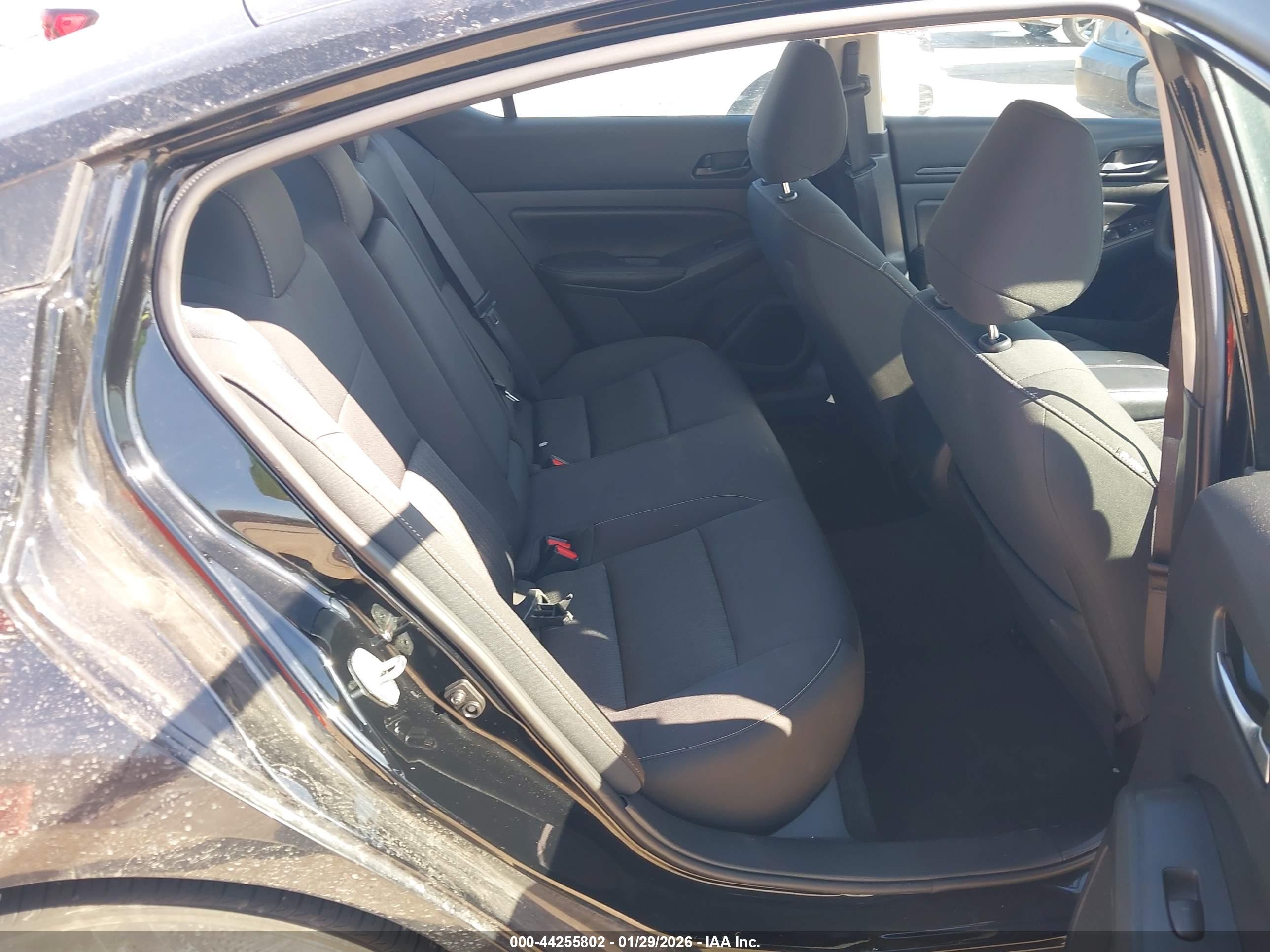 NISSAN ALTIMA image 8