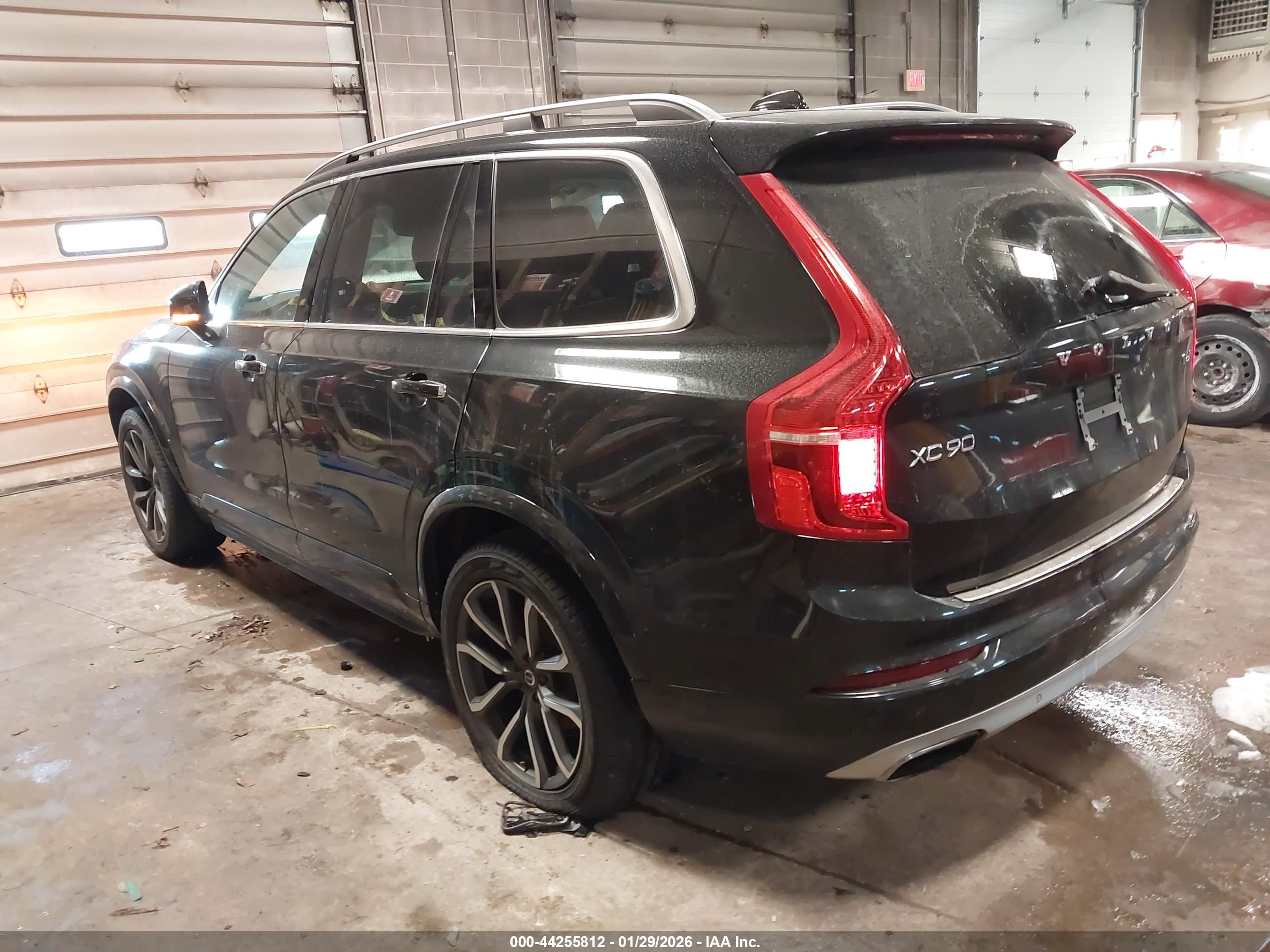 VOLVO XC90 image 3
