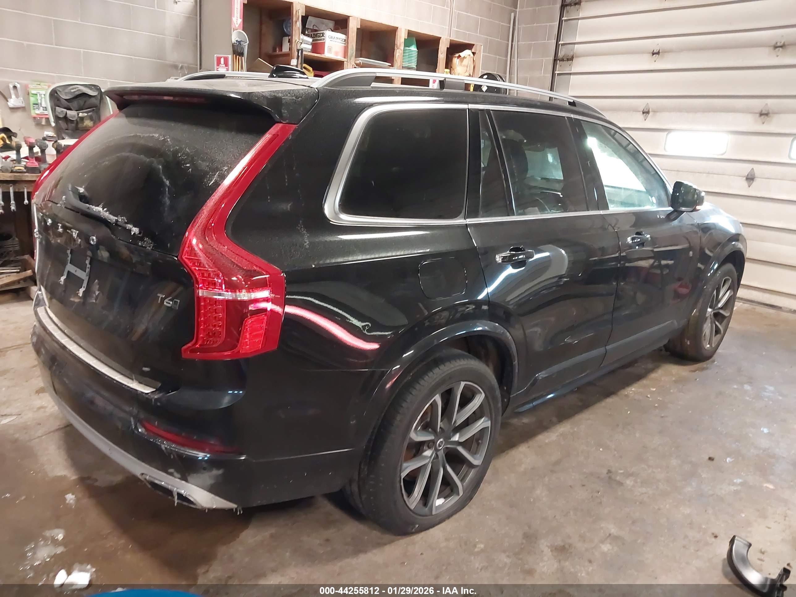 VOLVO XC90 image 4