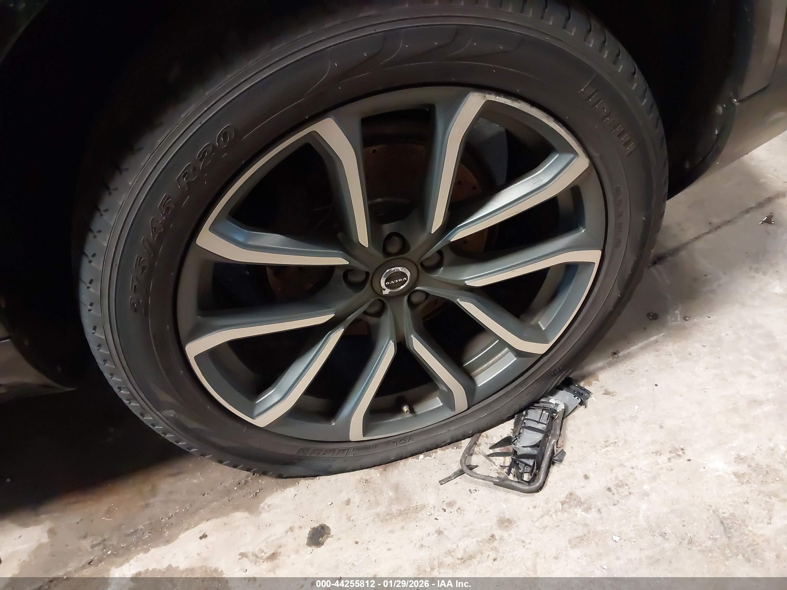 VOLVO XC90 image 6