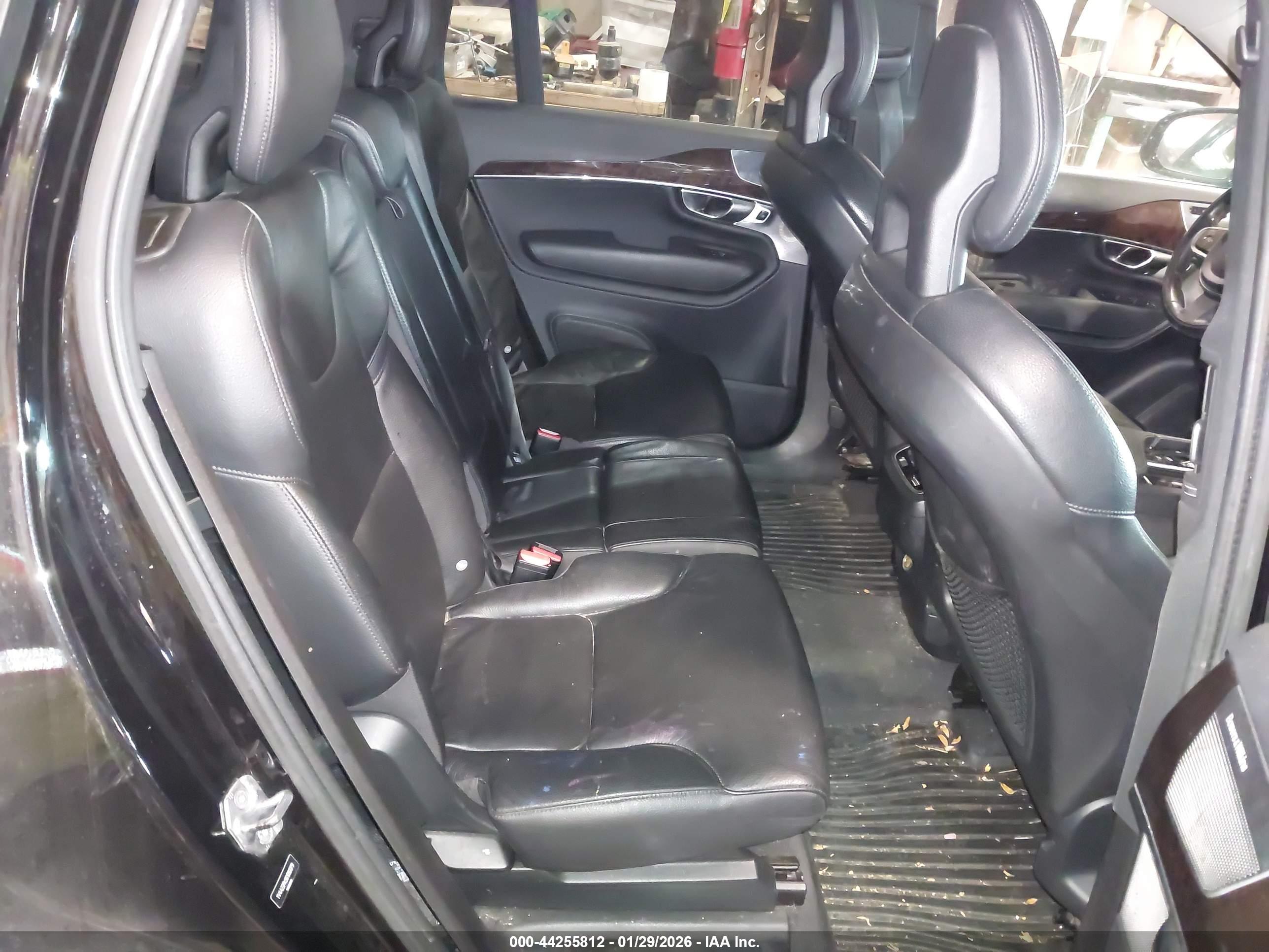VOLVO XC90 image 8