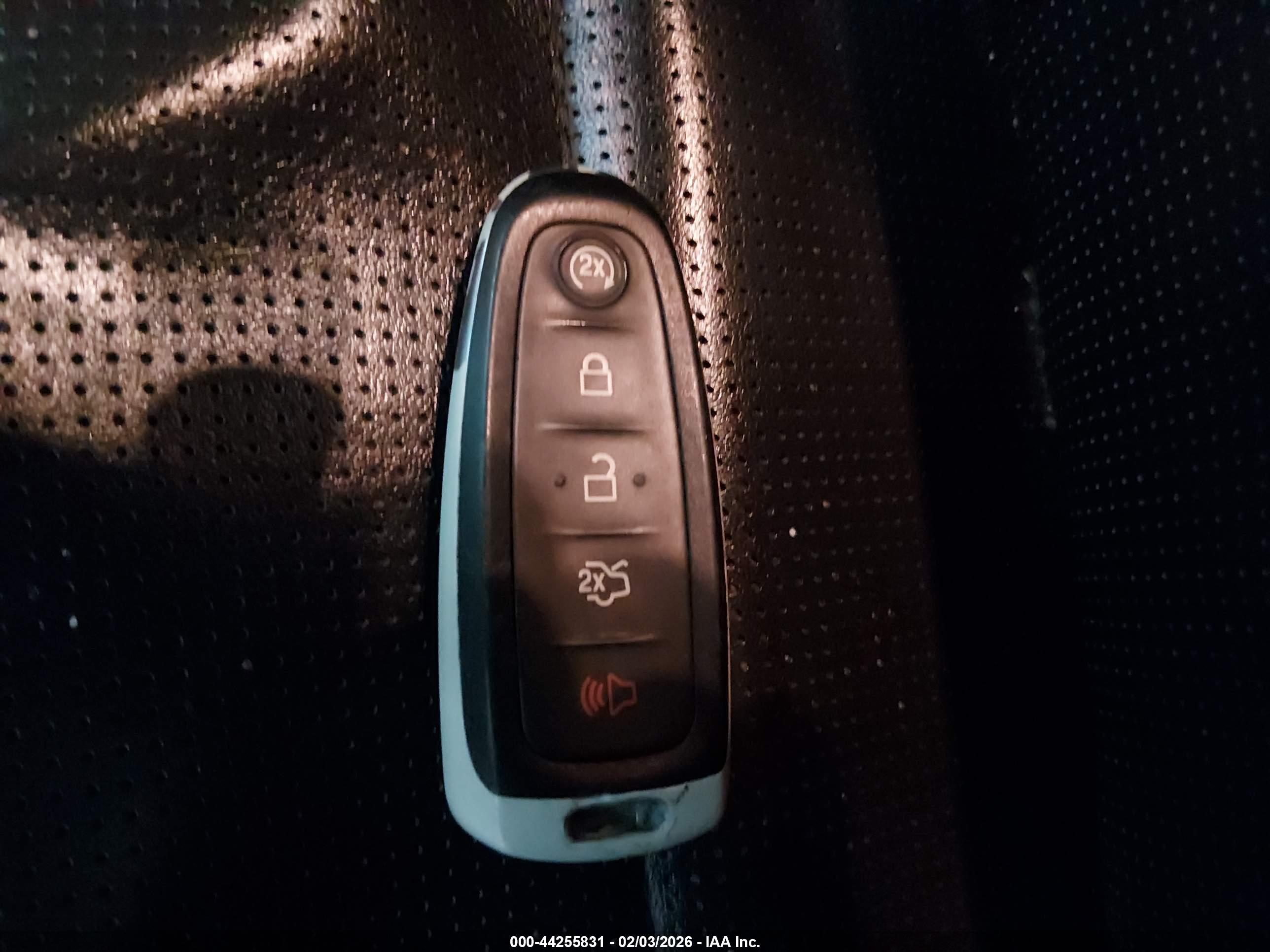 FORD TAURUS image 11