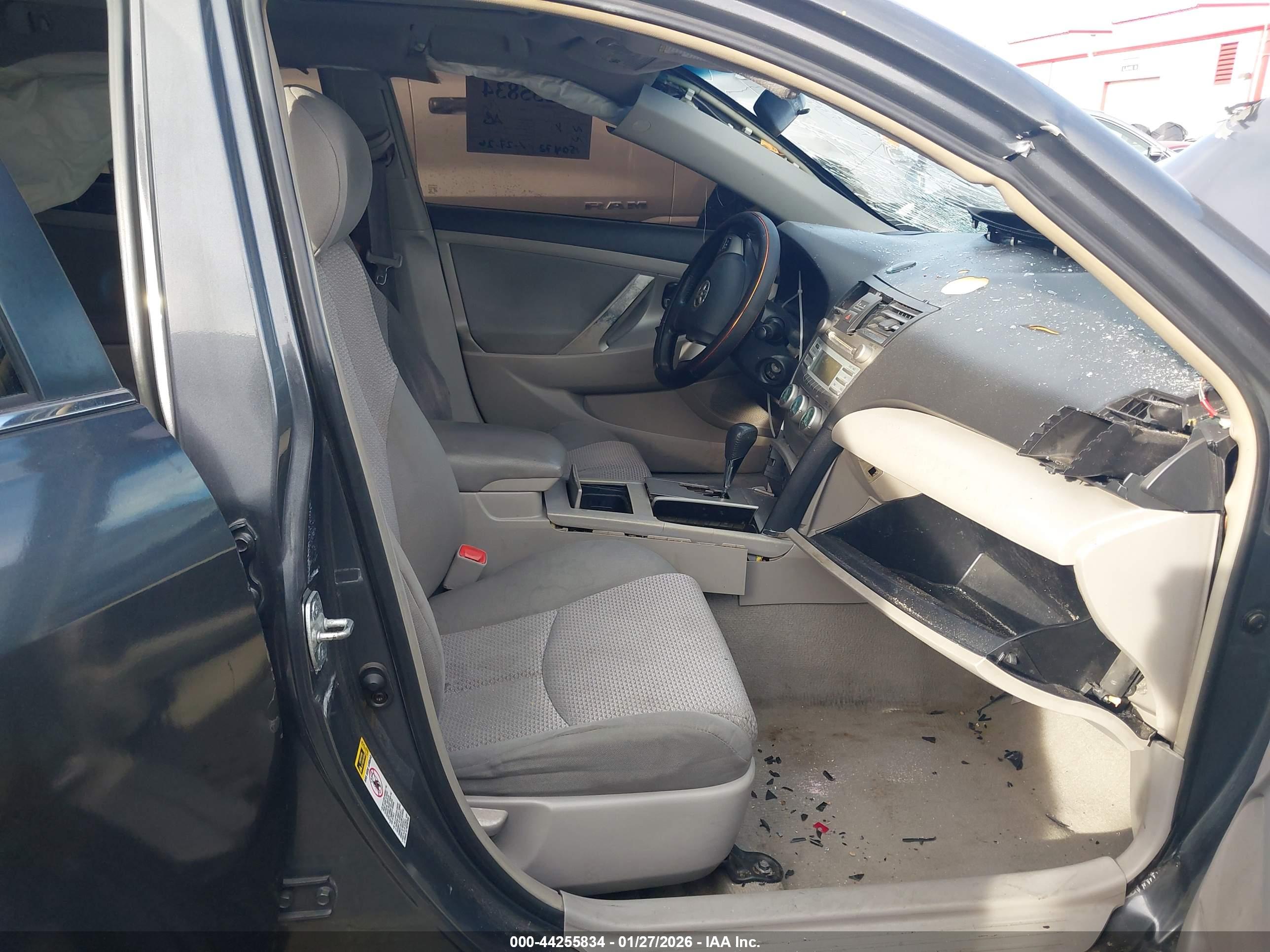 TOYOTA CAMRY image 5