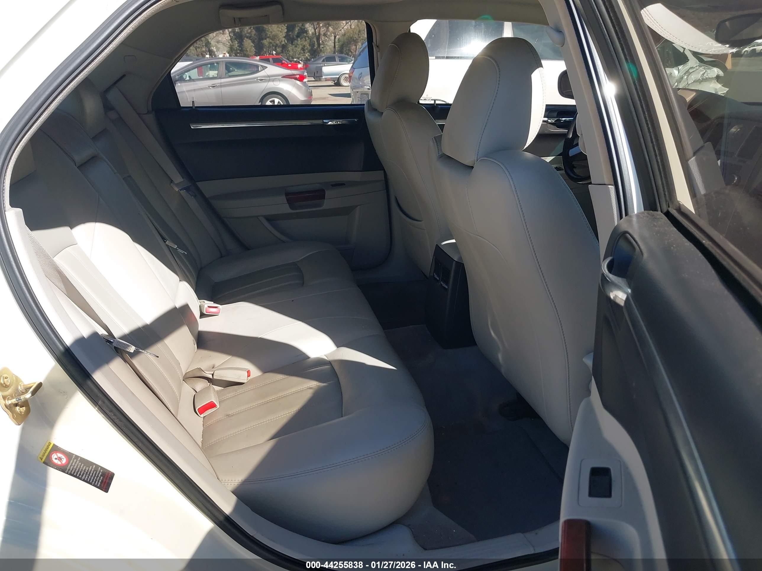 CHRYSLER 300C image 8