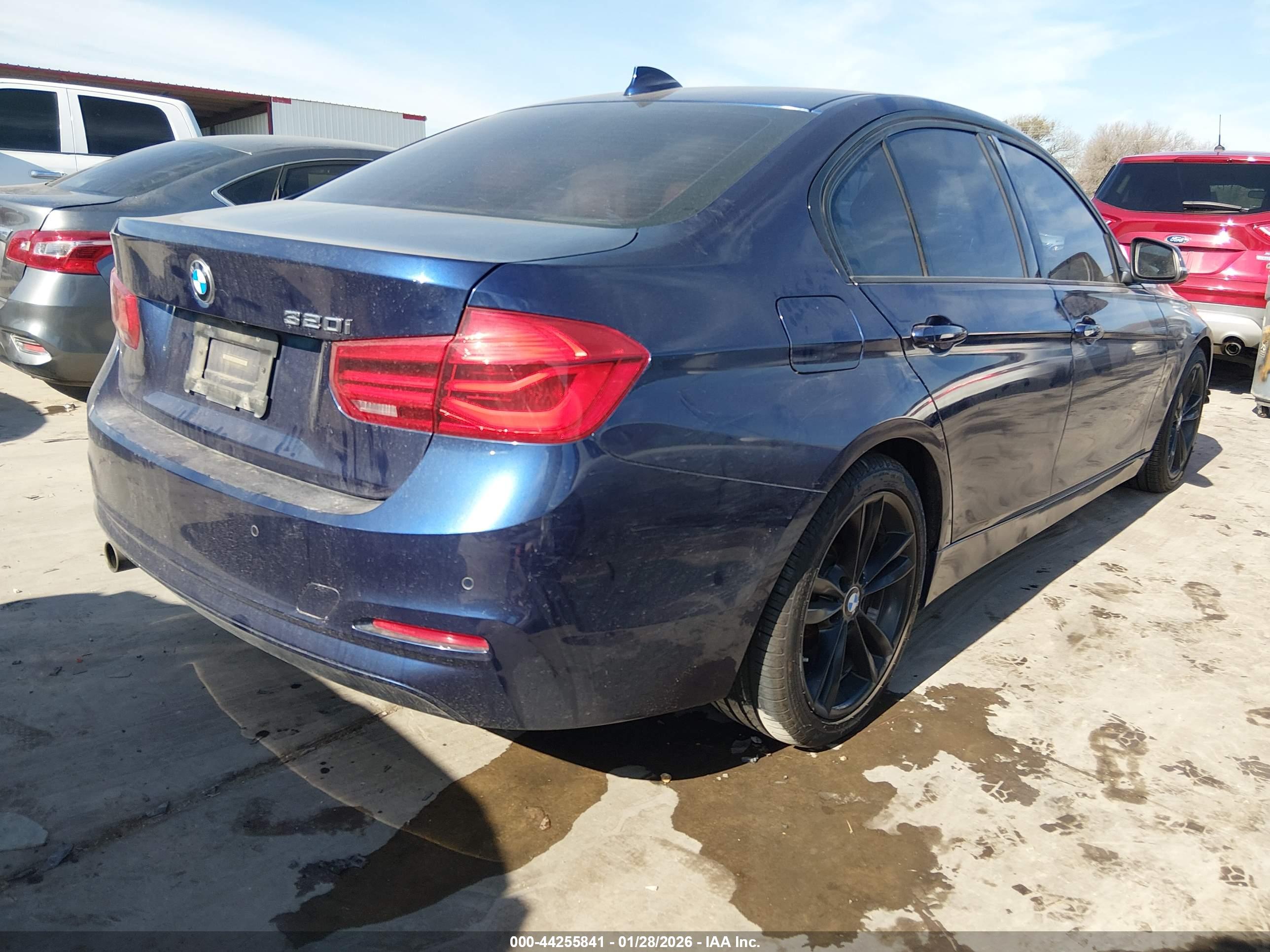 BMW 320I image 4