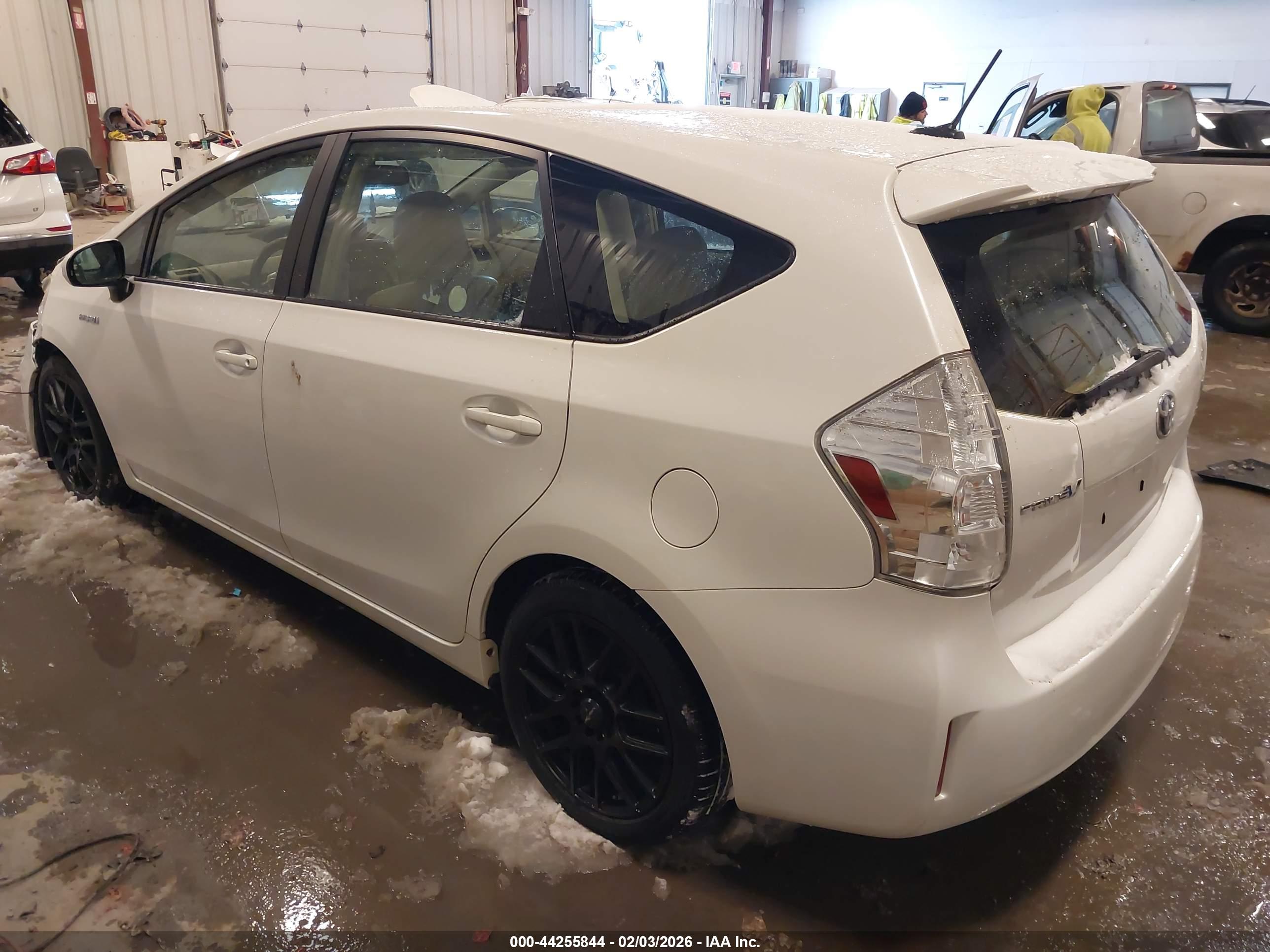 TOYOTA PRIUS image 3