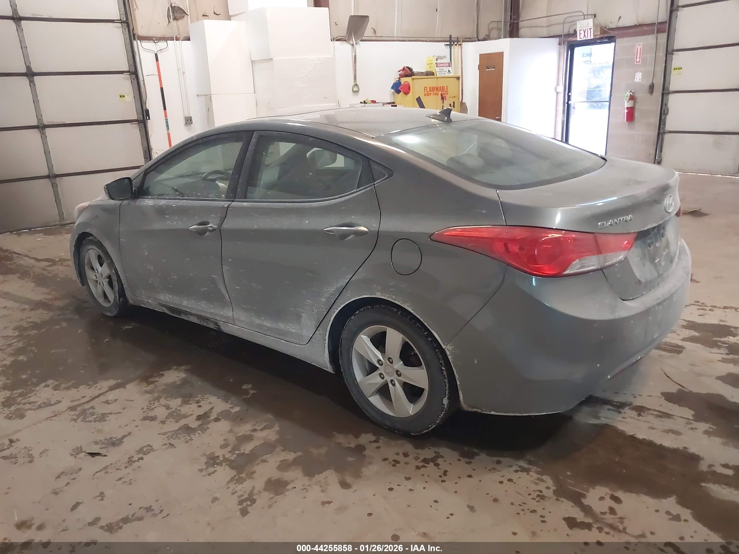 HYUNDAI ELANTRA image 3