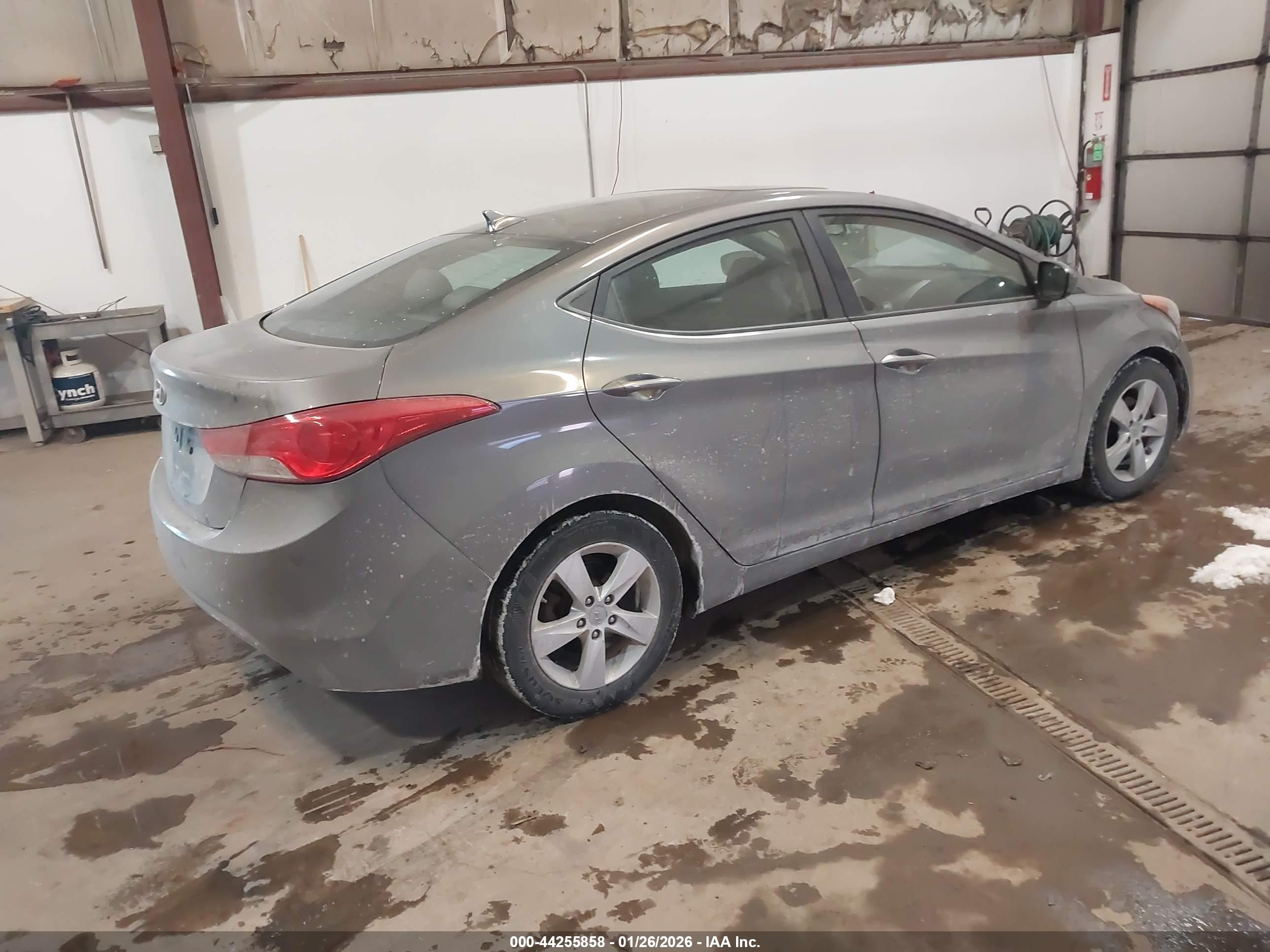 HYUNDAI ELANTRA image 4