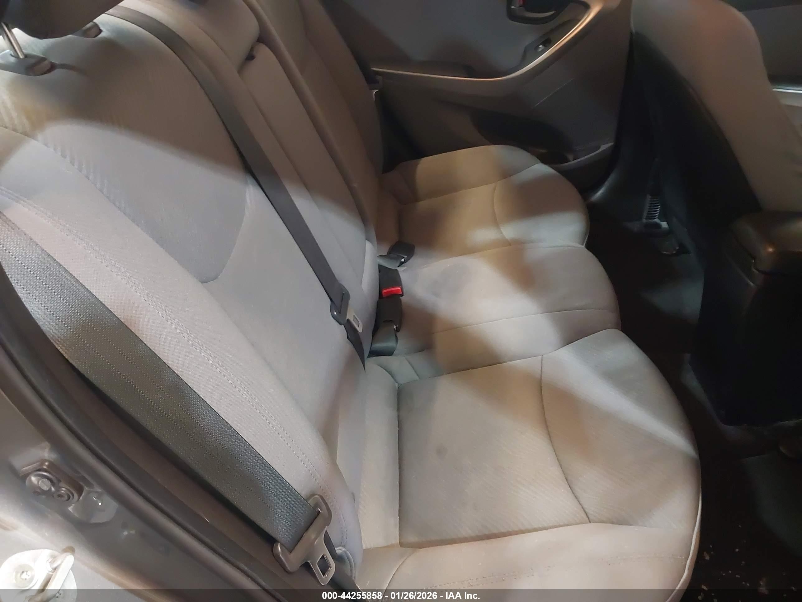 HYUNDAI ELANTRA image 8