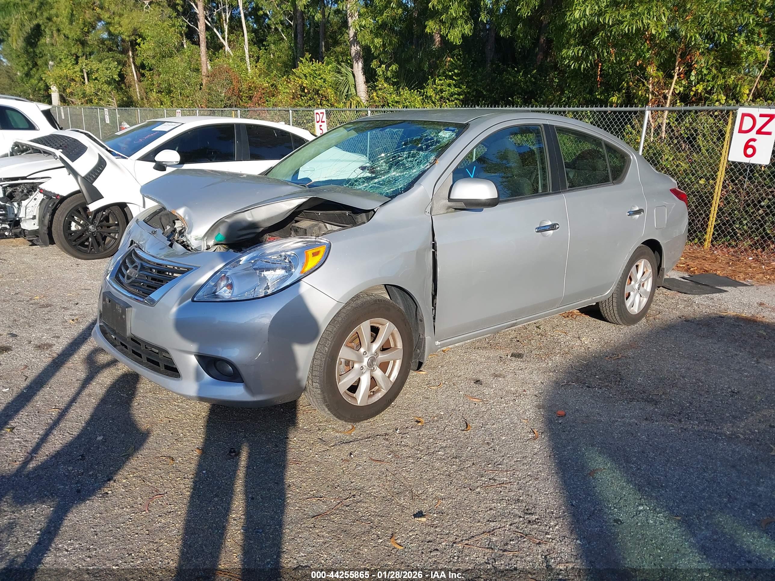 NISSAN VERSA image 2