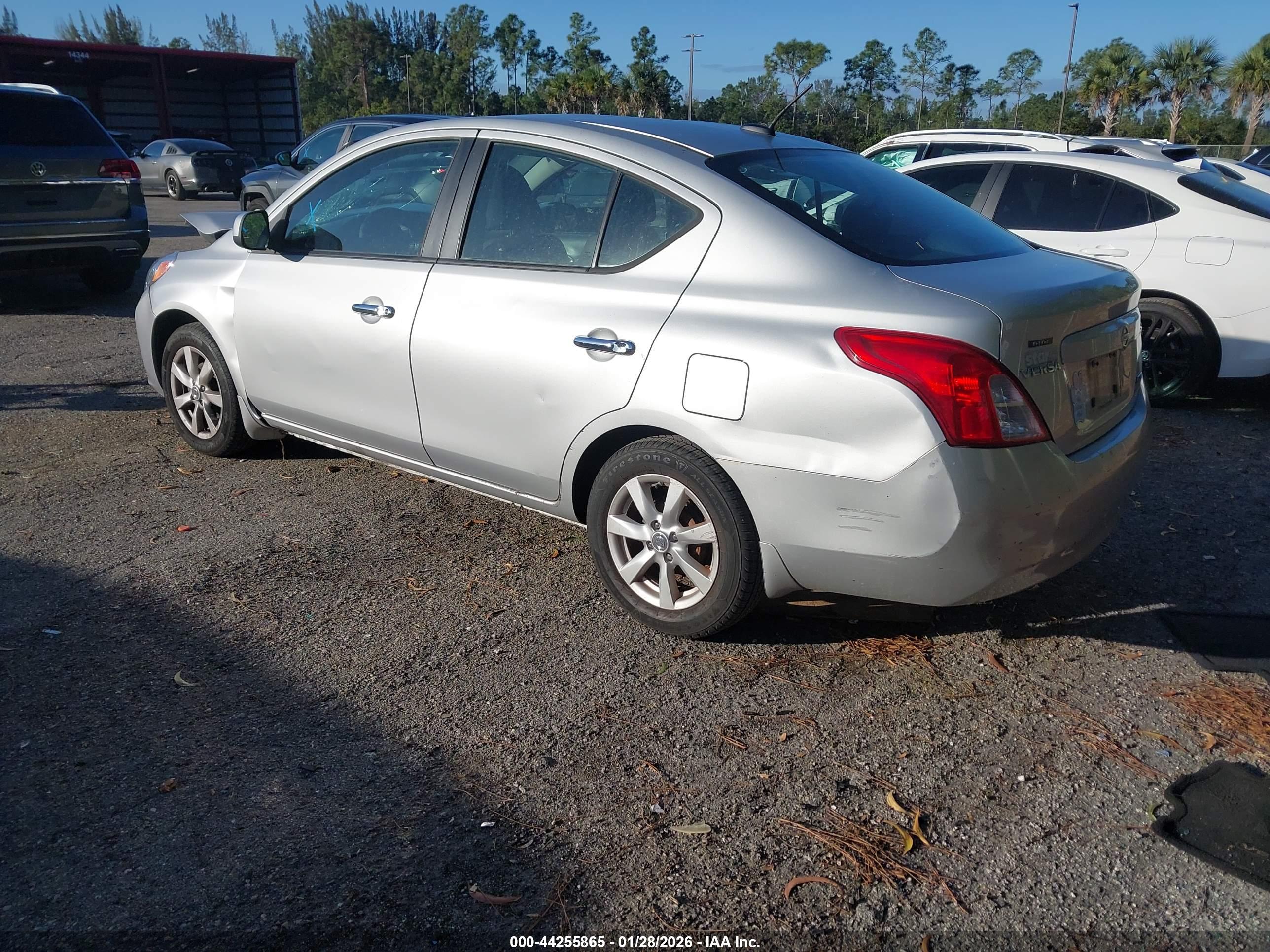 NISSAN VERSA image 3
