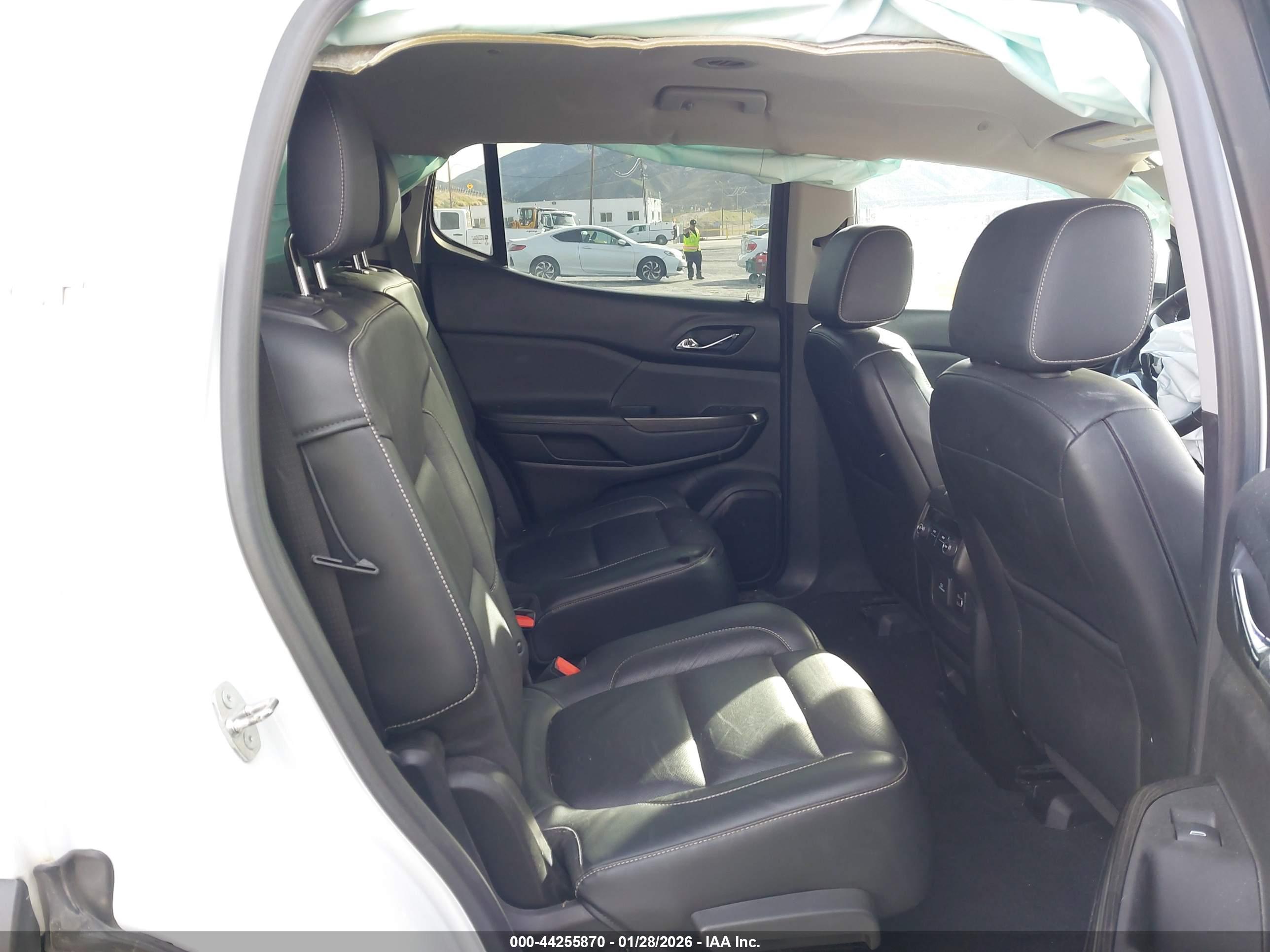 GMC ACADIA image 8