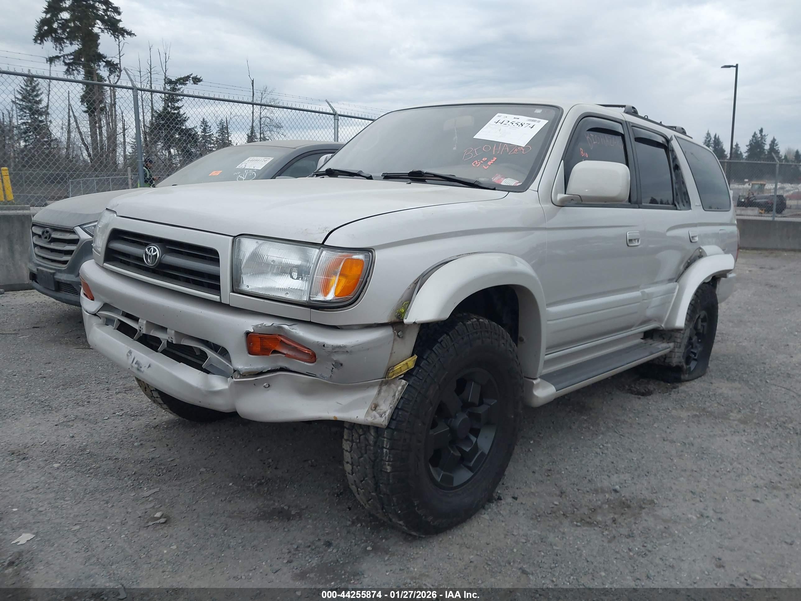 TOYOTA 4RUNNER image 2