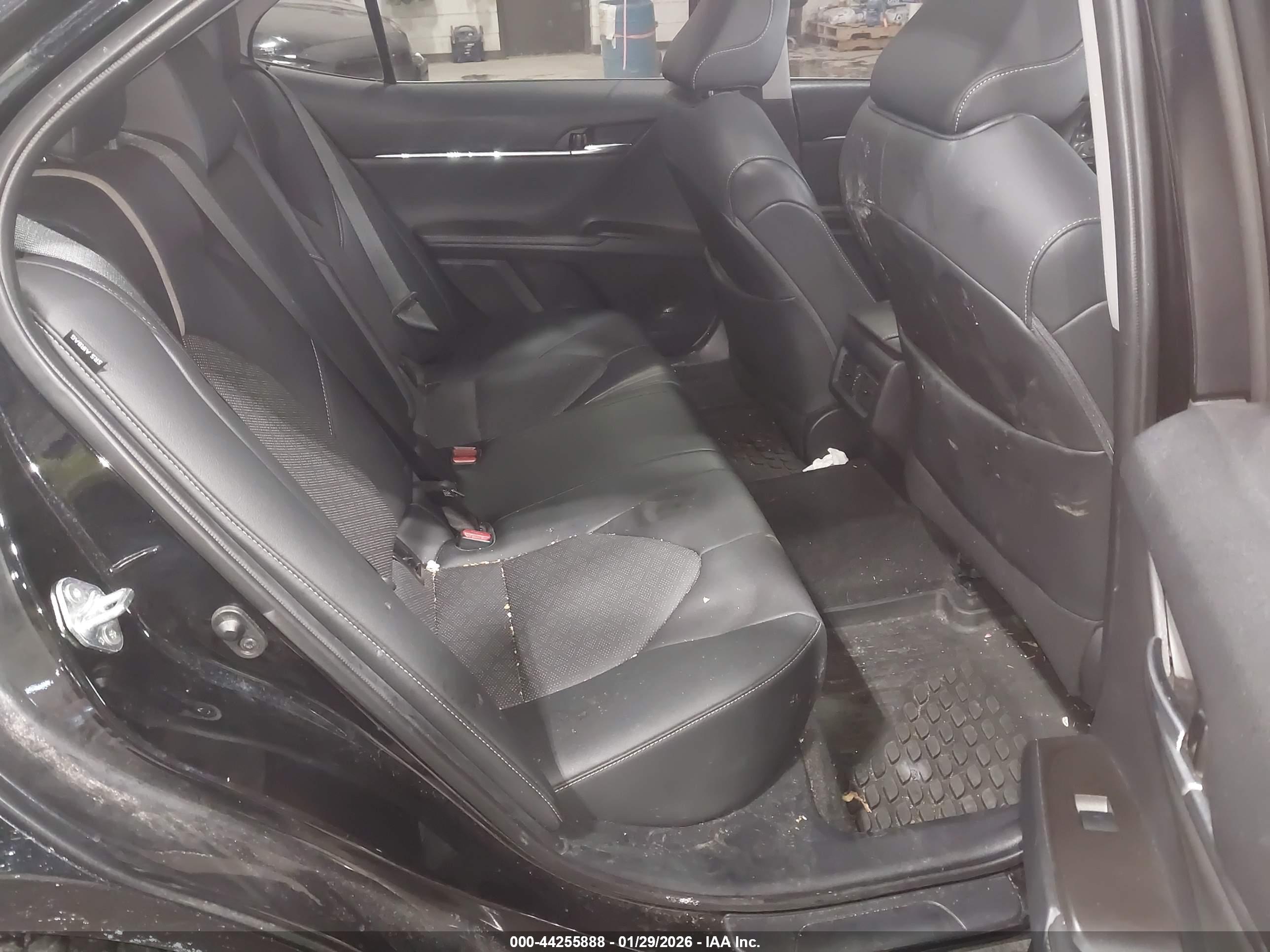 TOYOTA CAMRY image 8