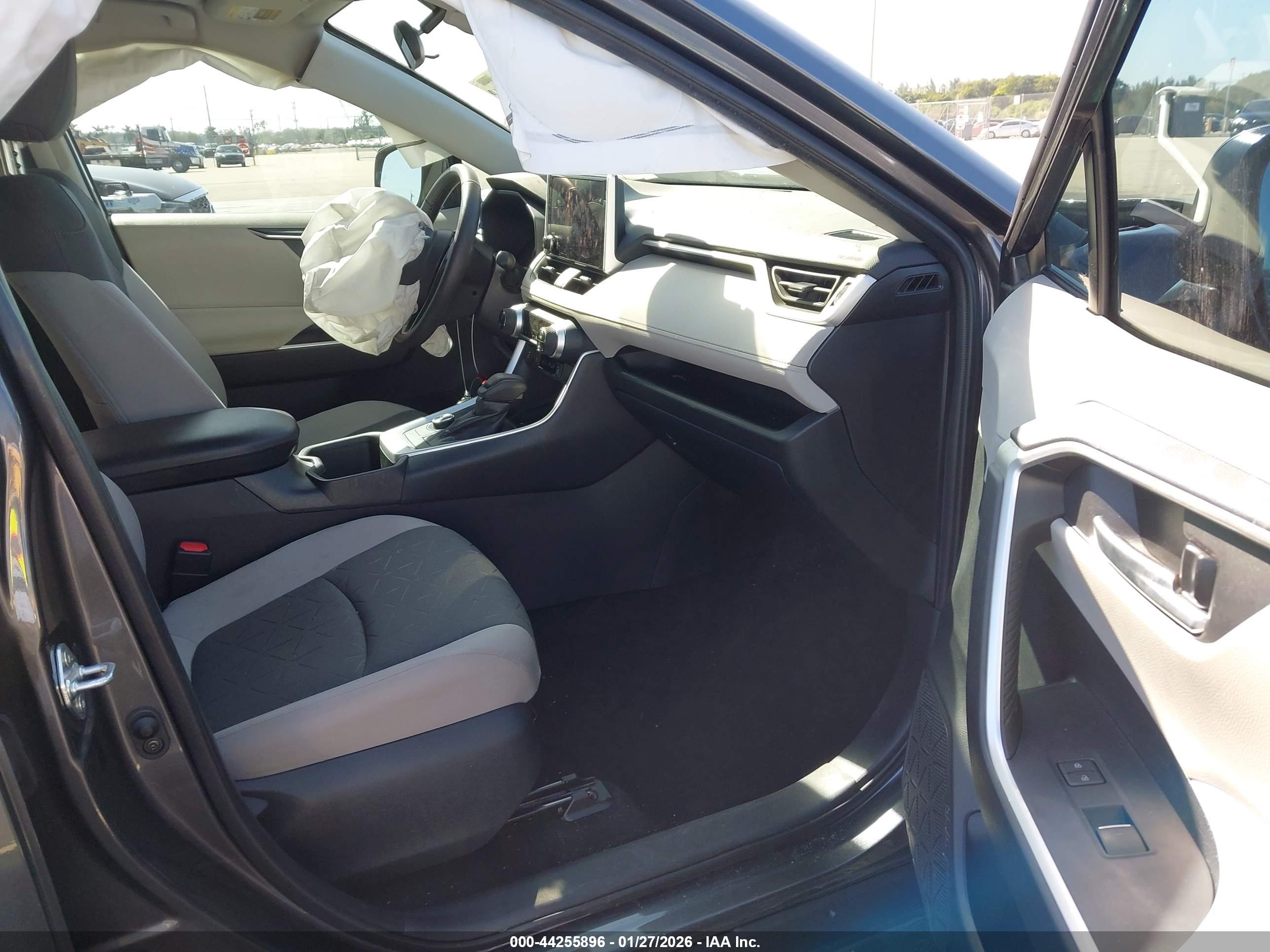 TOYOTA RAV4 image 5