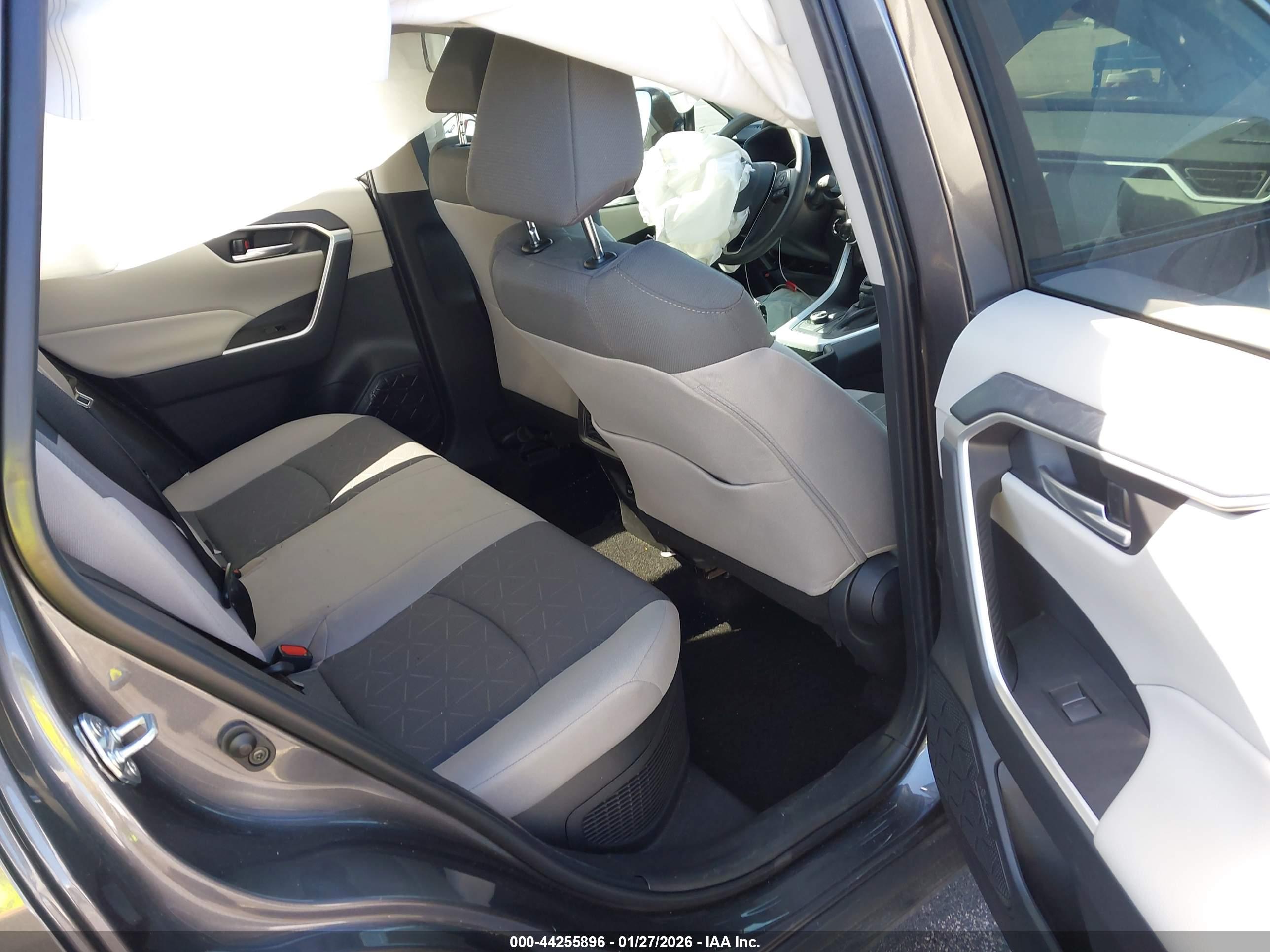 TOYOTA RAV4 image 8