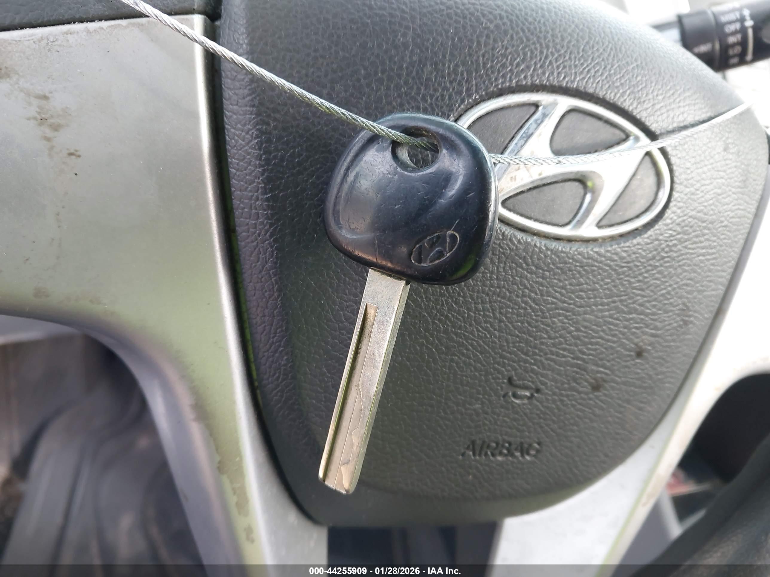 HYUNDAI ACCENT image 11
