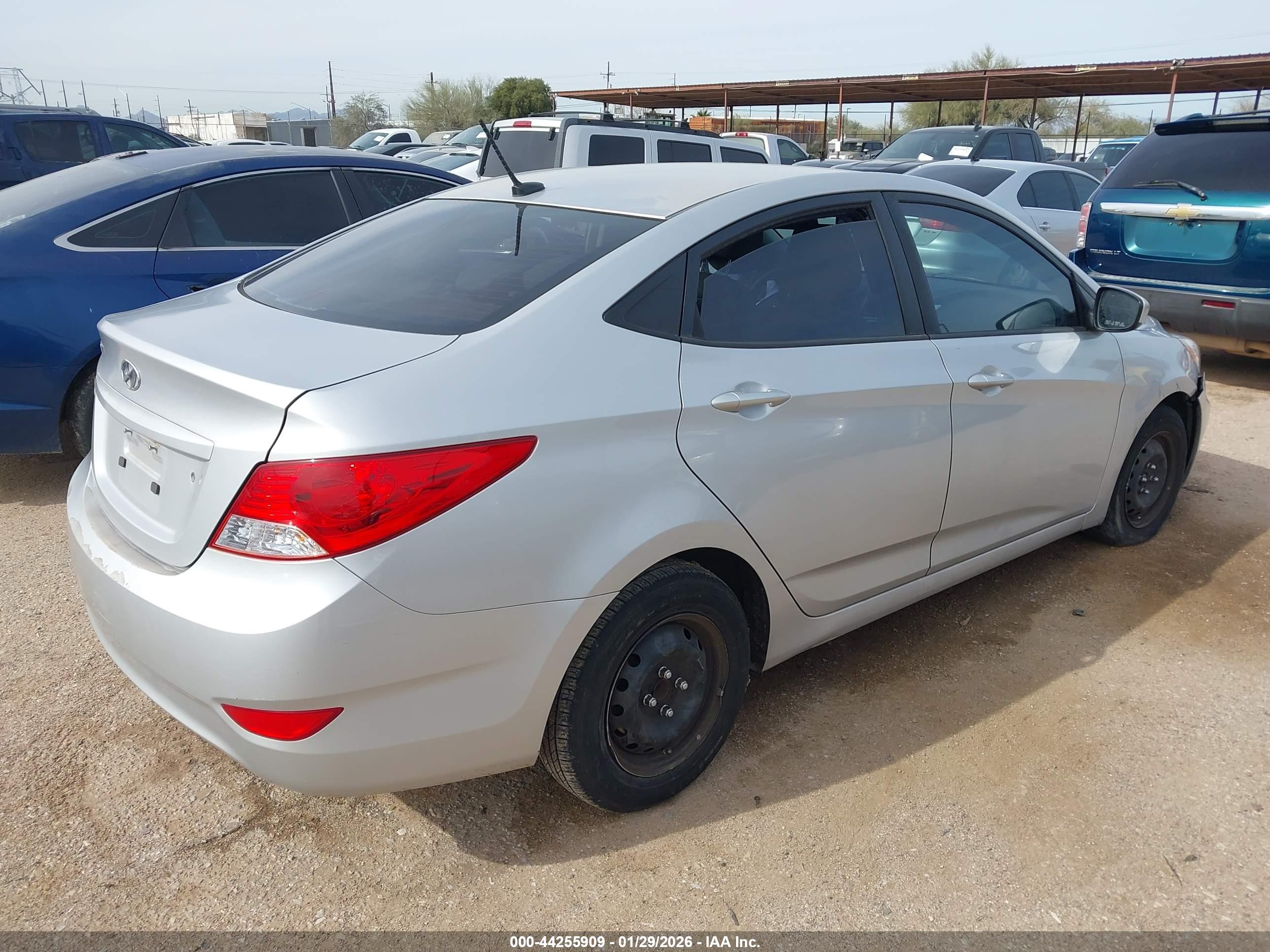 HYUNDAI ACCENT image 4