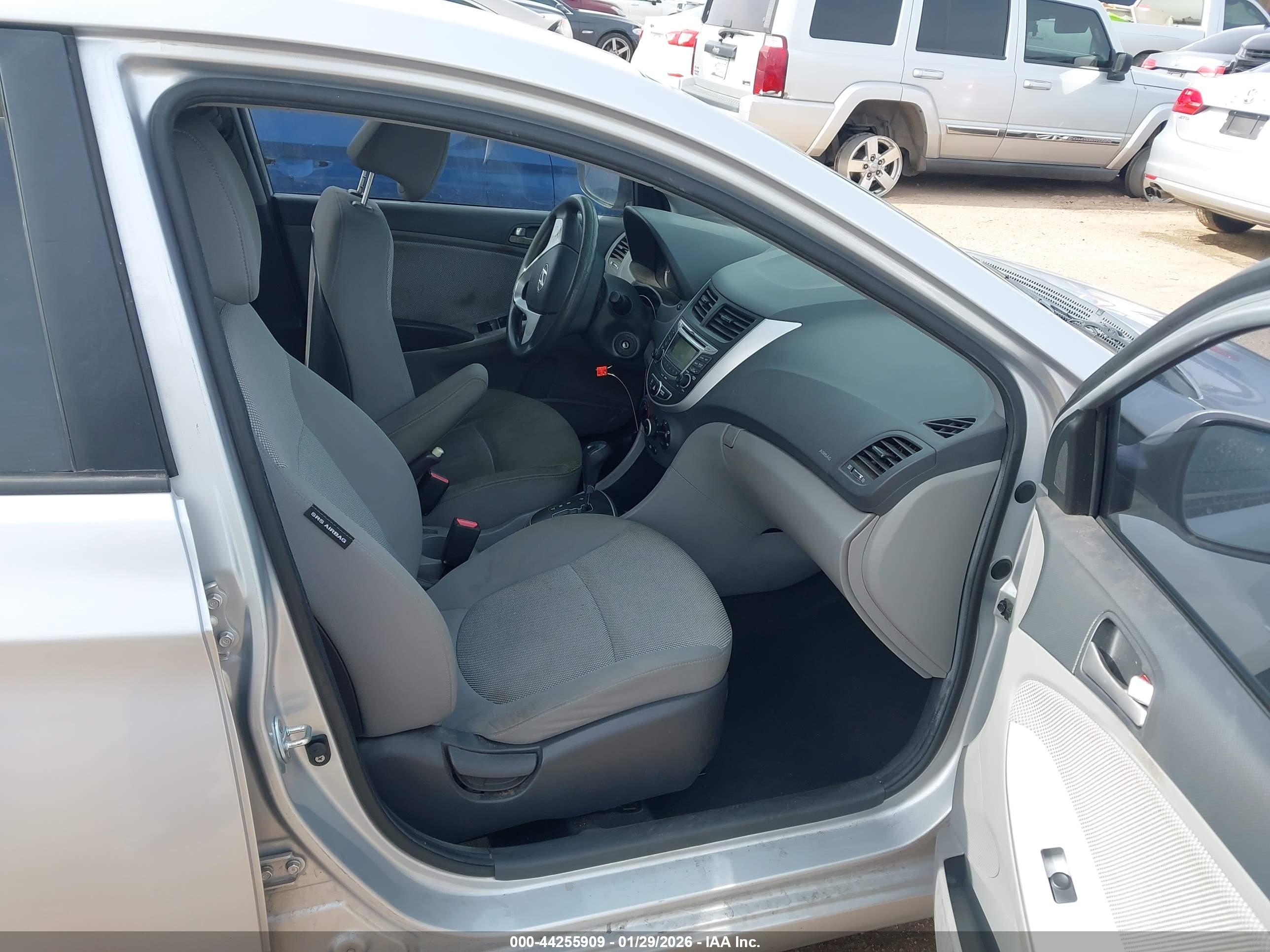 HYUNDAI ACCENT image 5