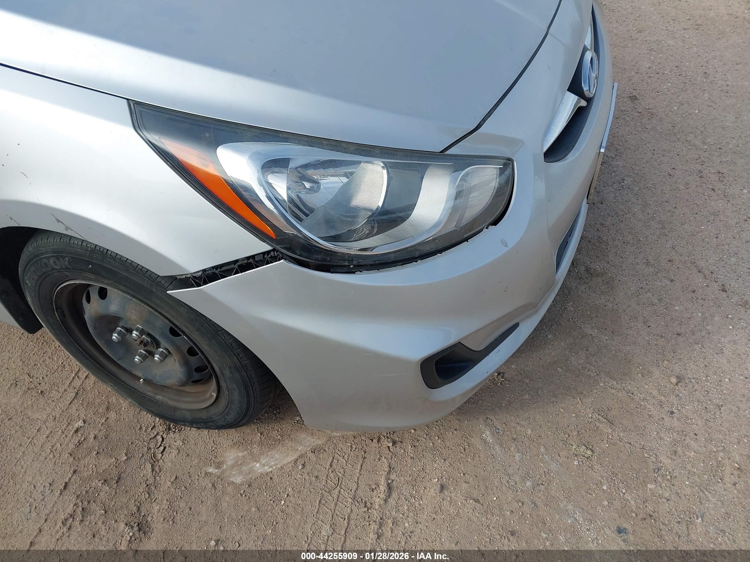 HYUNDAI ACCENT image 6
