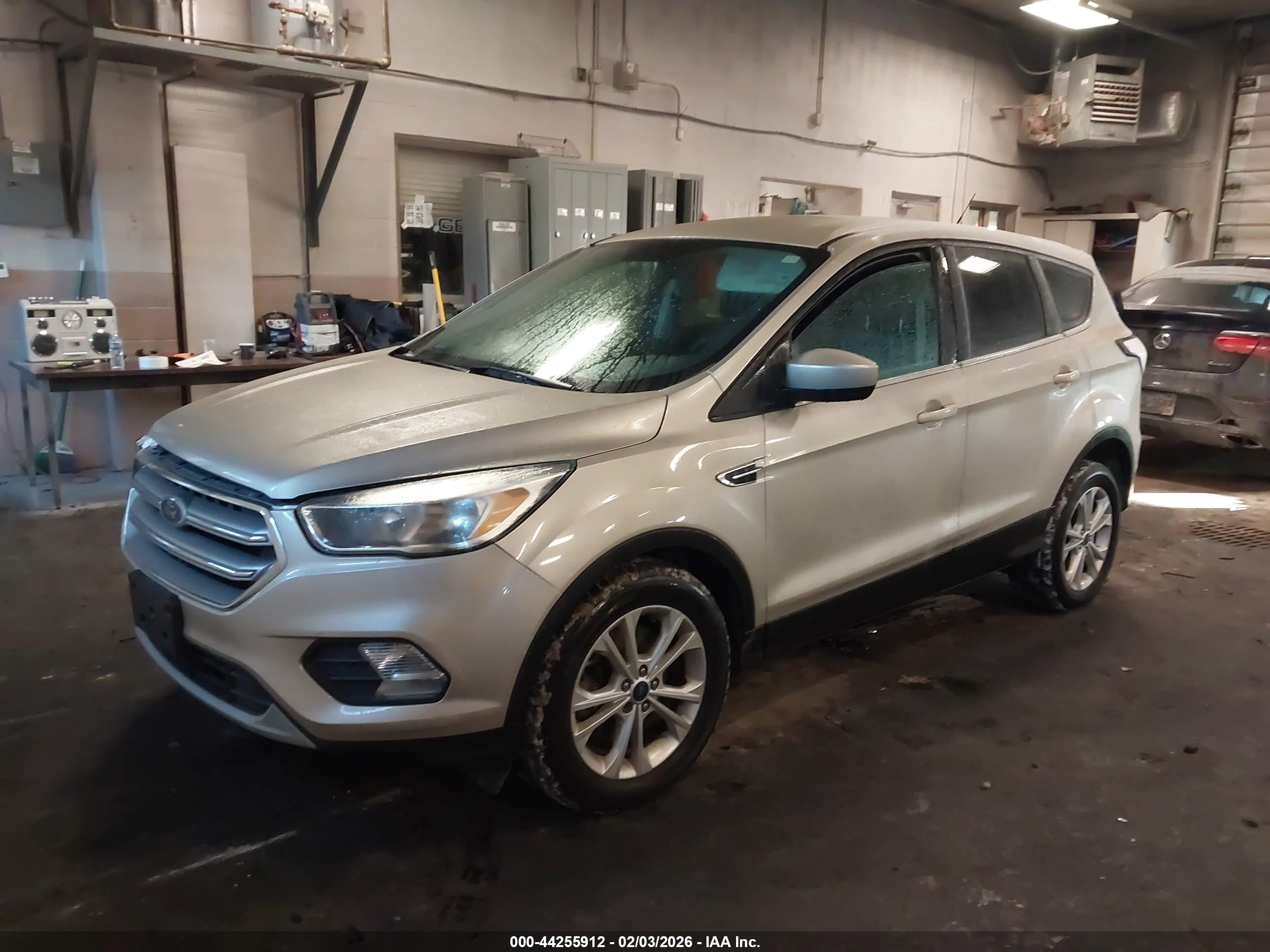 FORD ESCAPE image 2