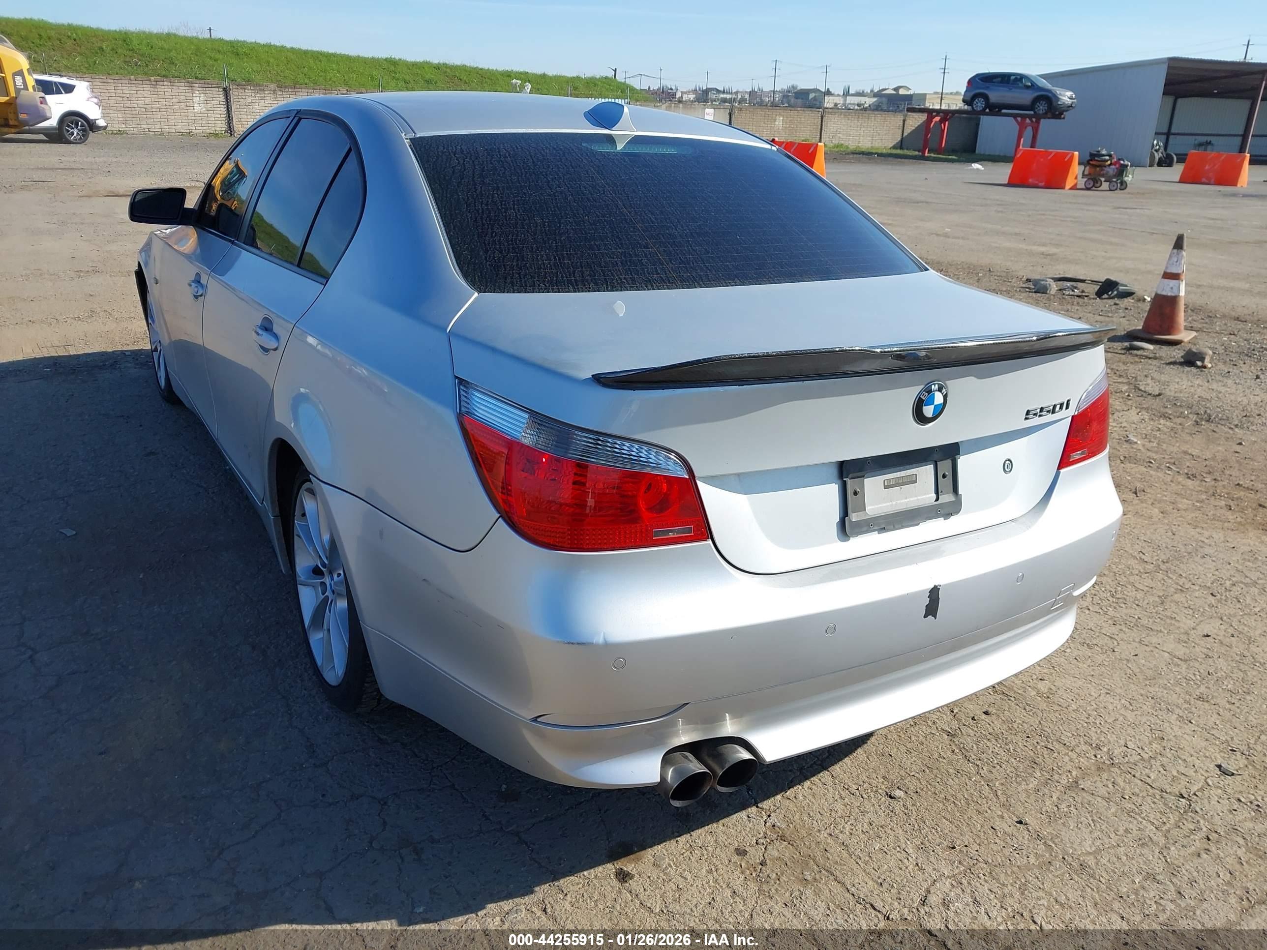 BMW 550I image 3