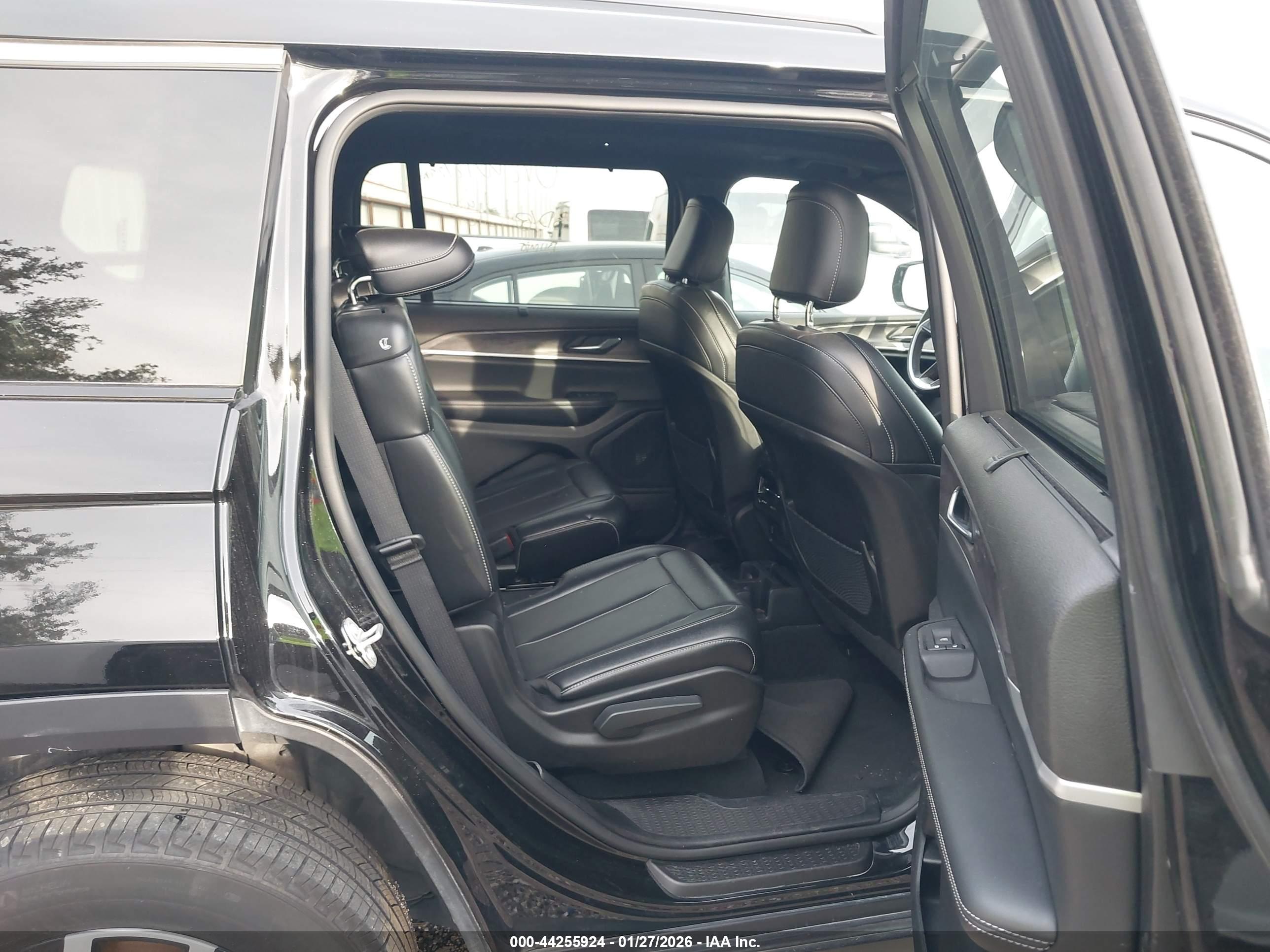 JEEP GRAND image 8