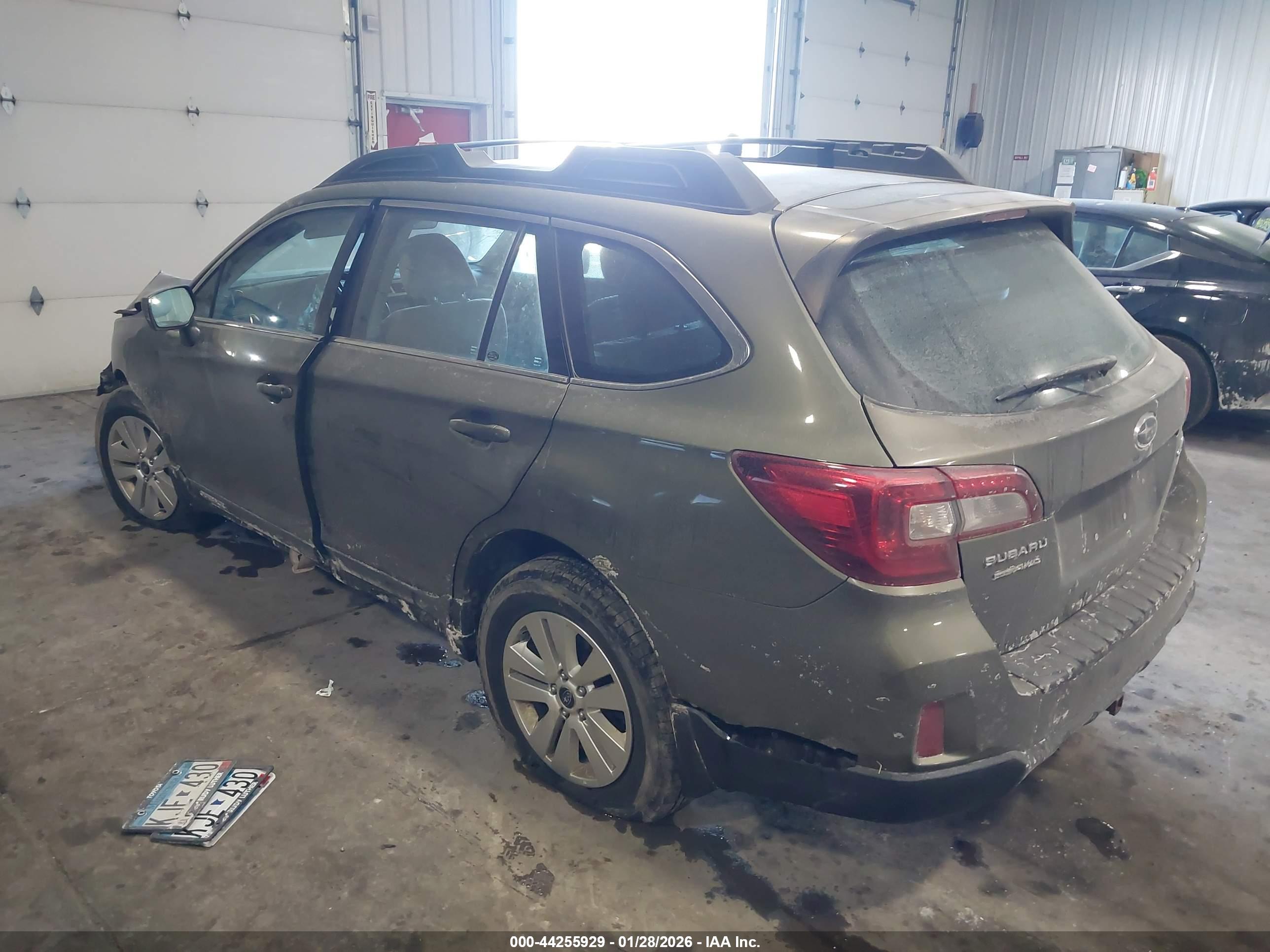 SUBARU OUTBACK image 3