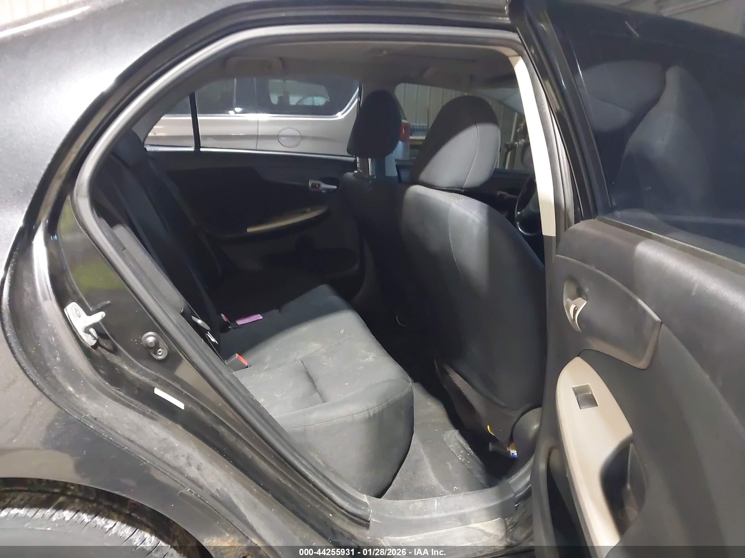 TOYOTA COROLLA image 8