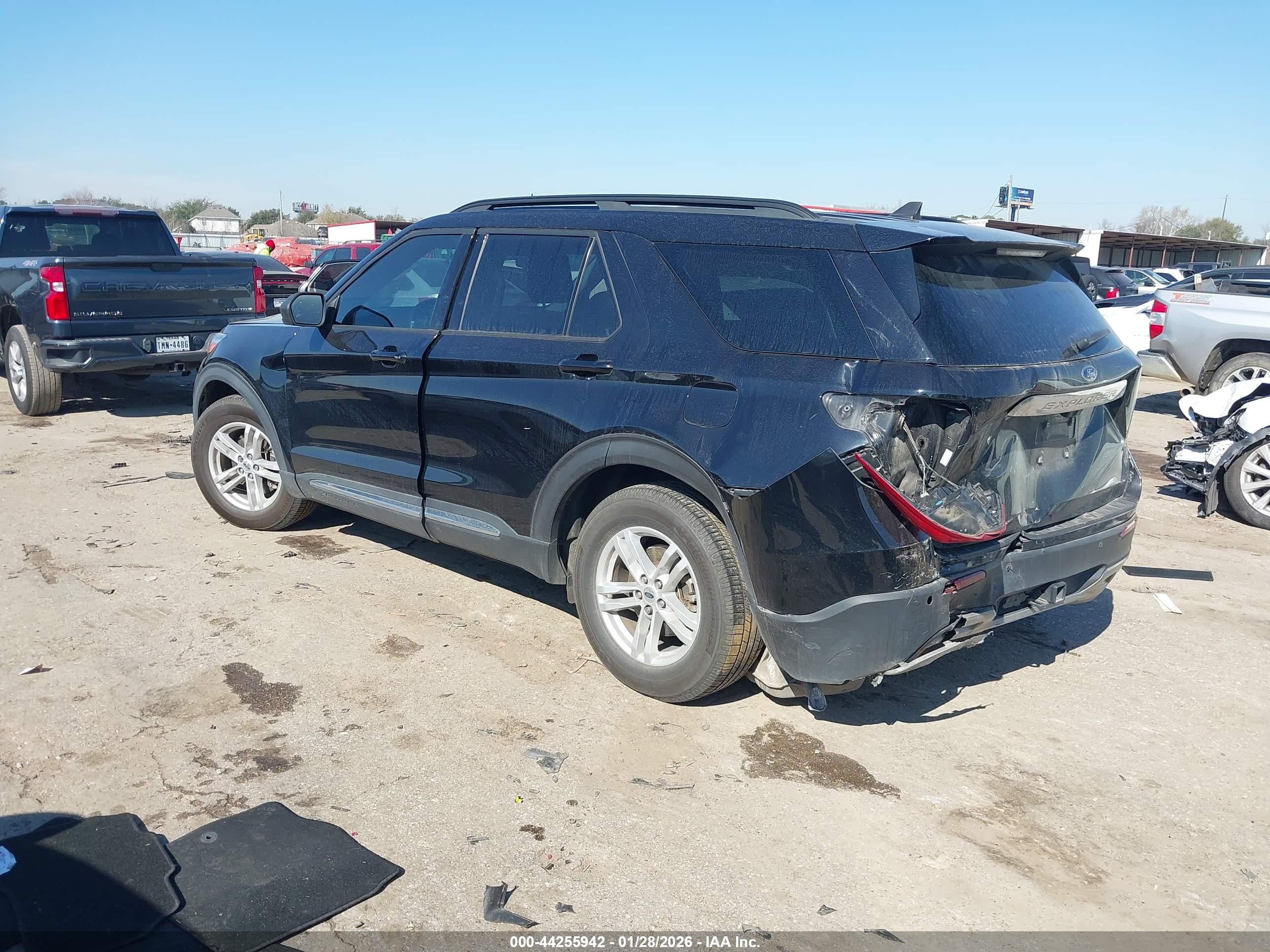 FORD EXPLORER image 3