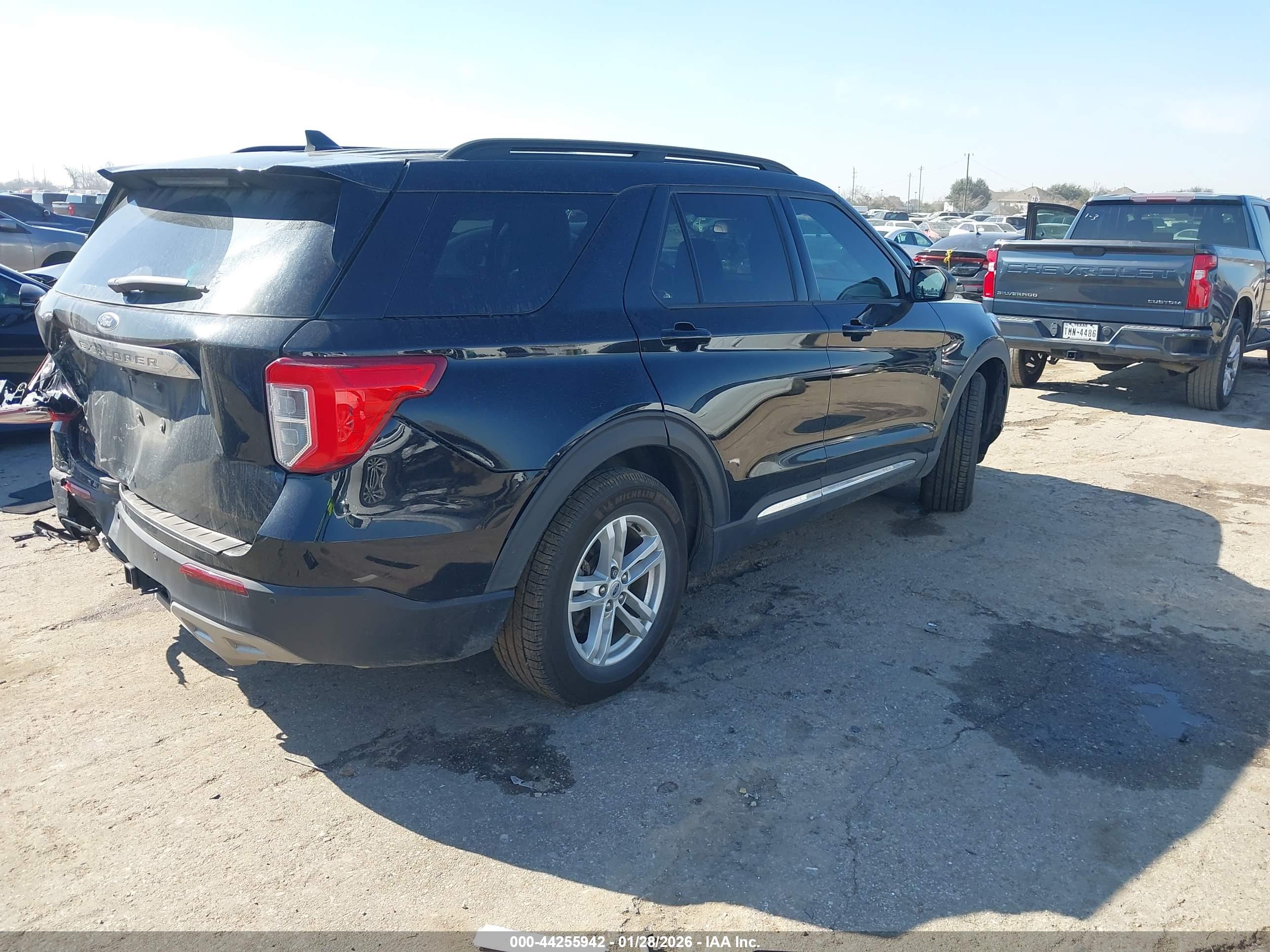 FORD EXPLORER image 4