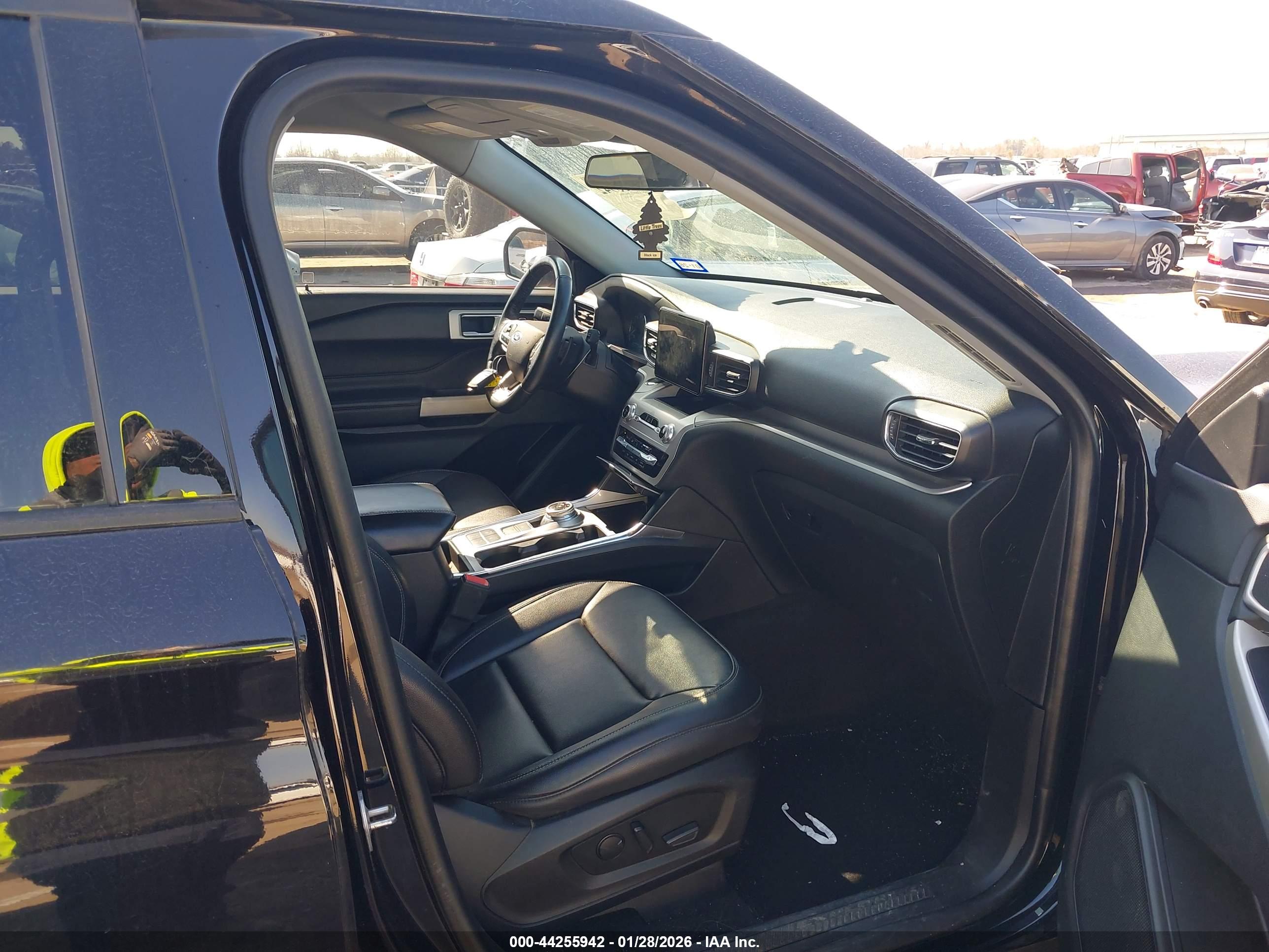 FORD EXPLORER image 5