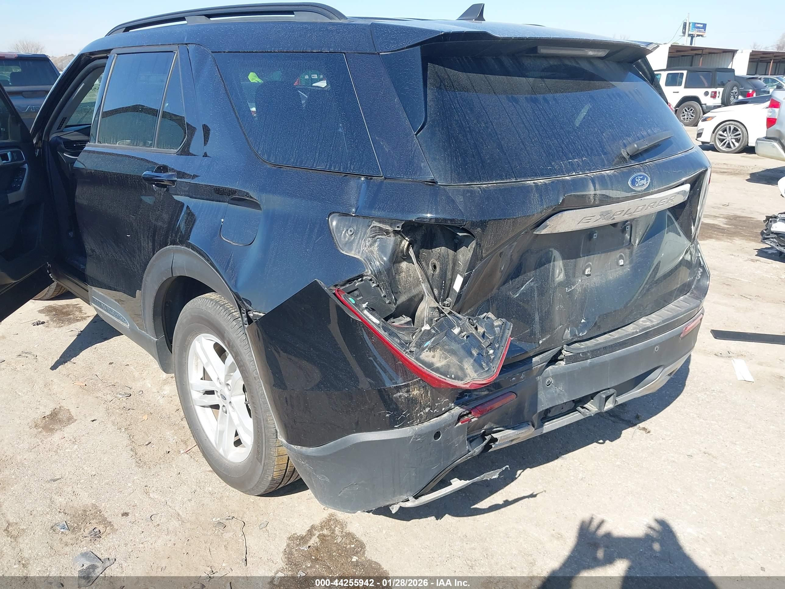 FORD EXPLORER image 6