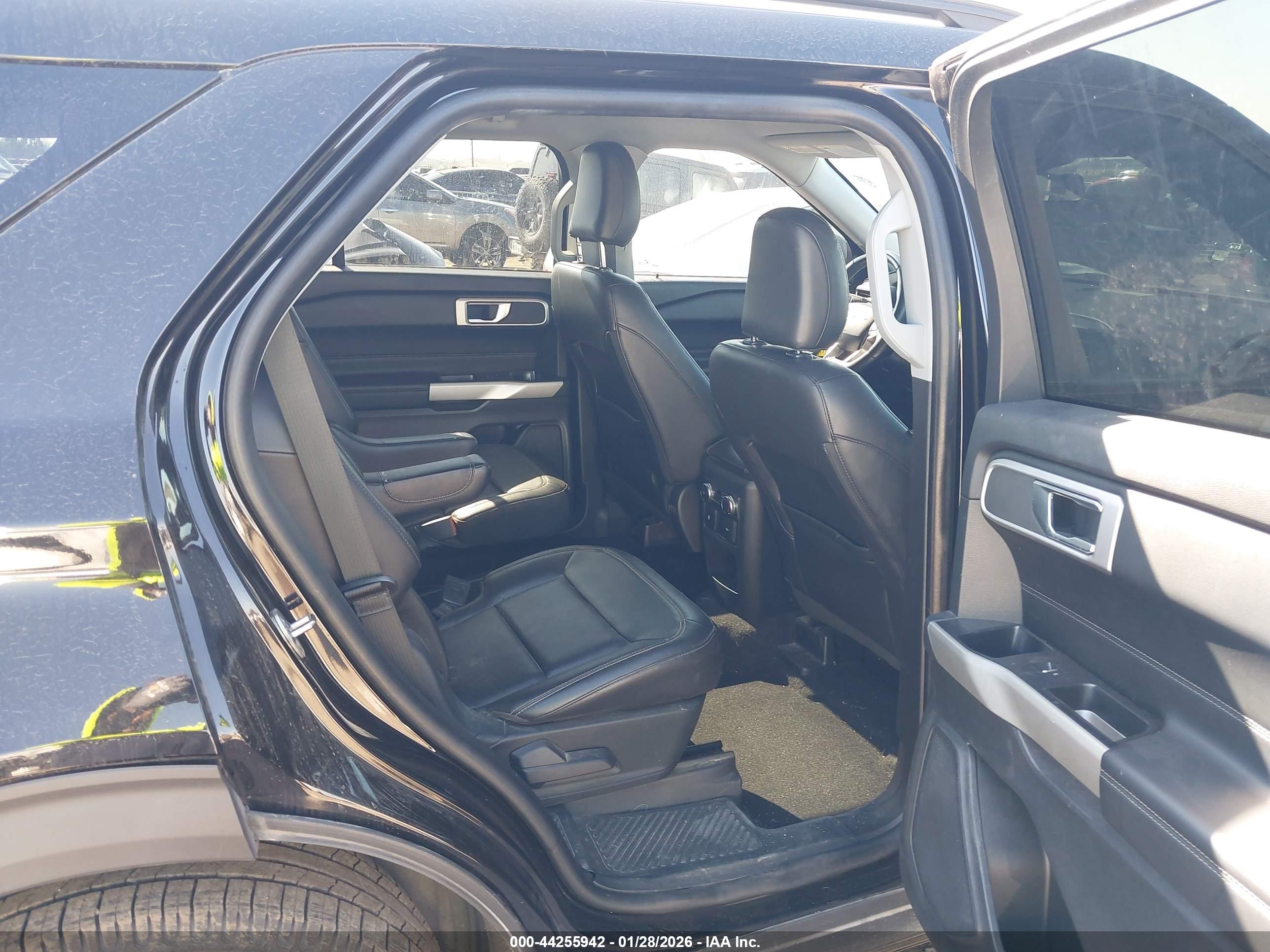 FORD EXPLORER image 8