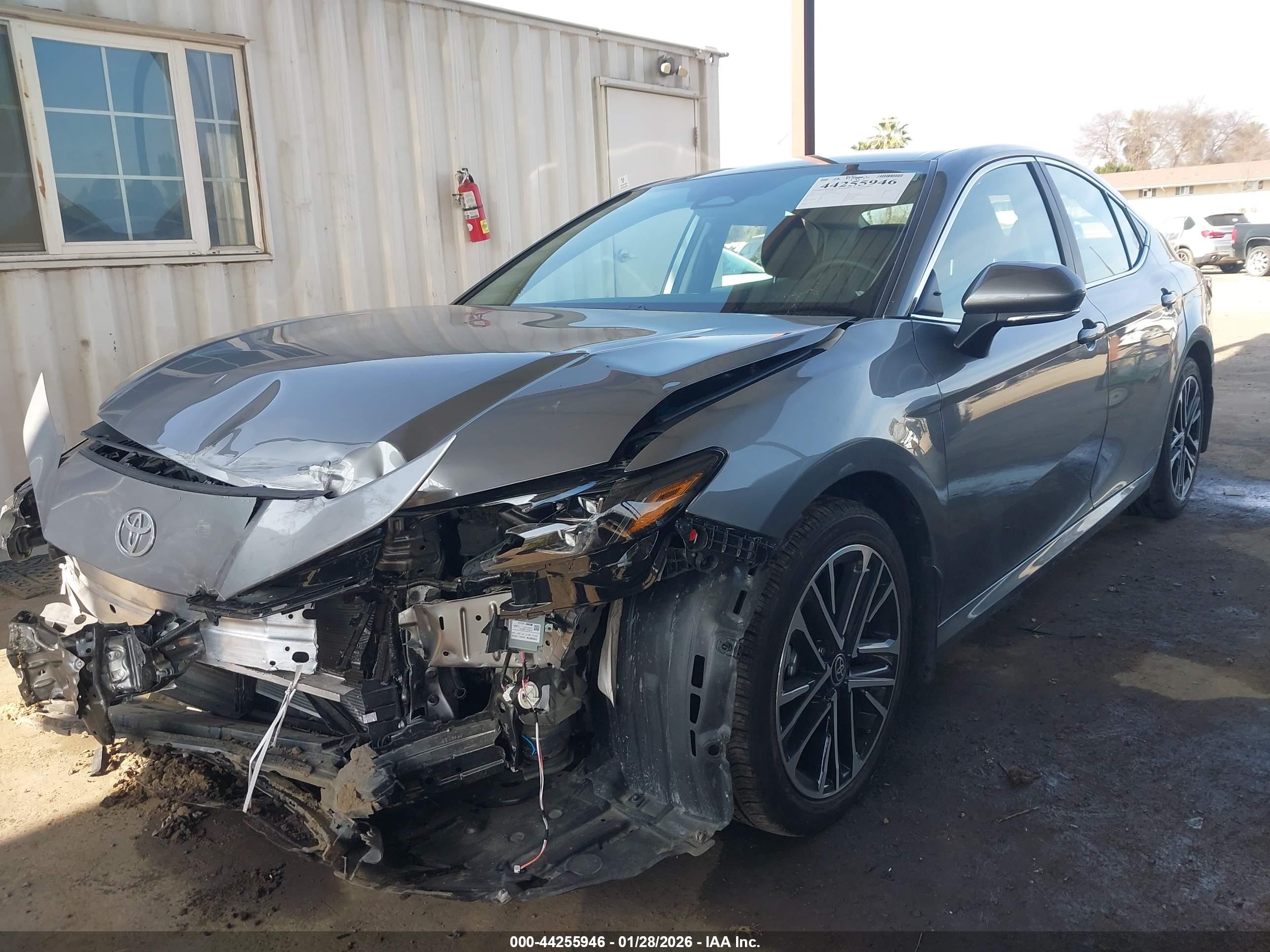 TOYOTA CAMRY image 2