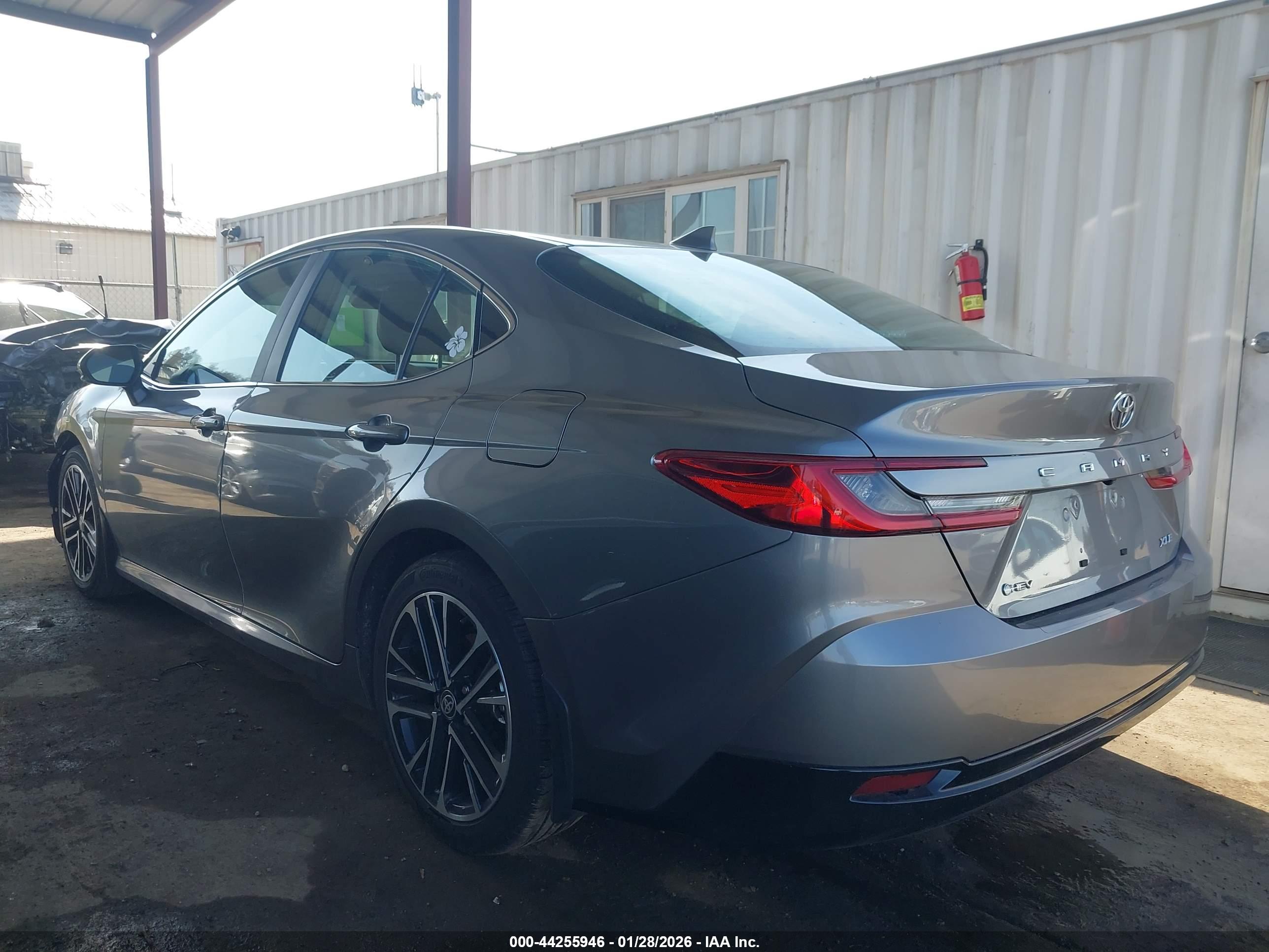 TOYOTA CAMRY image 3
