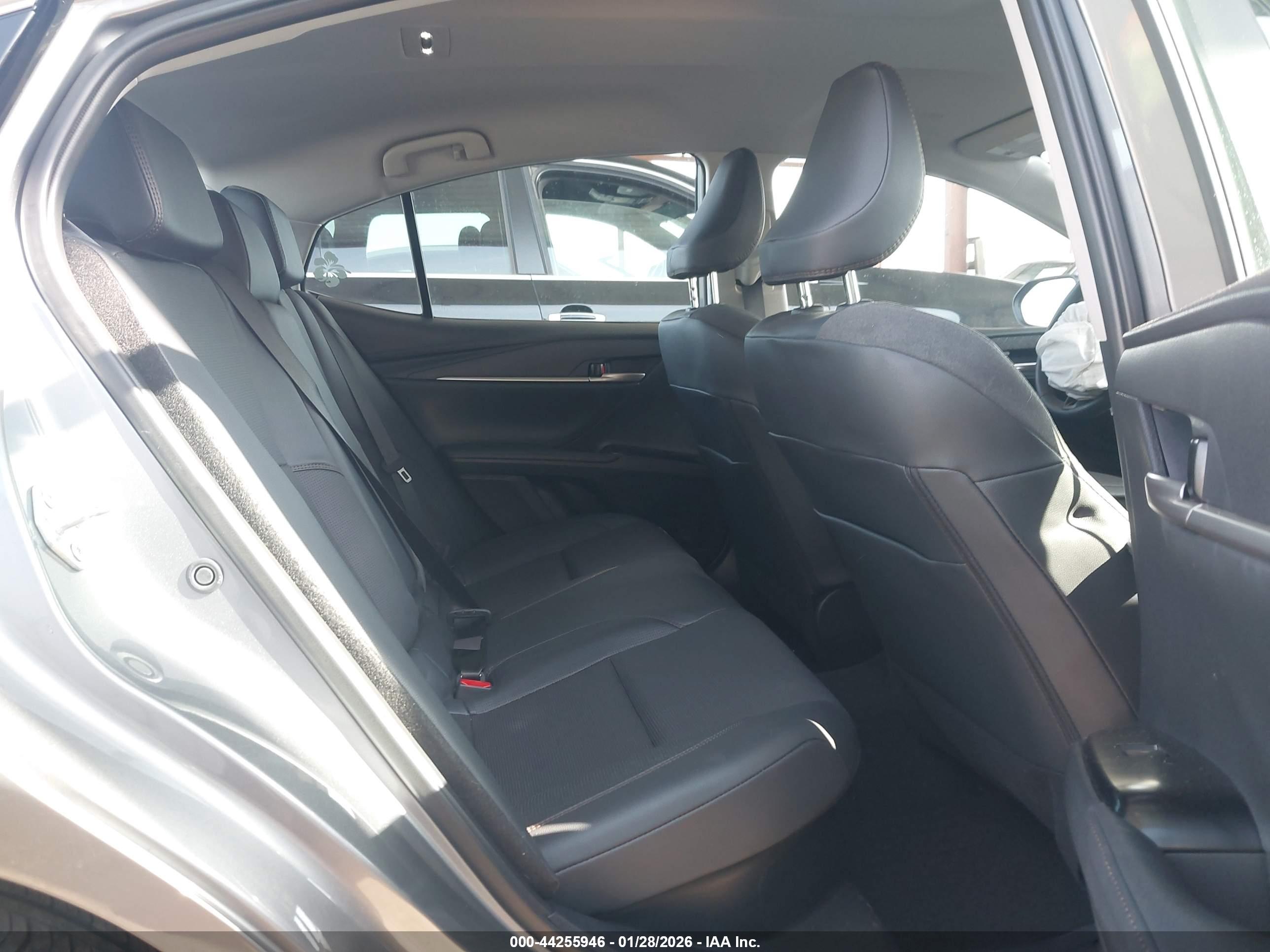 TOYOTA CAMRY image 8
