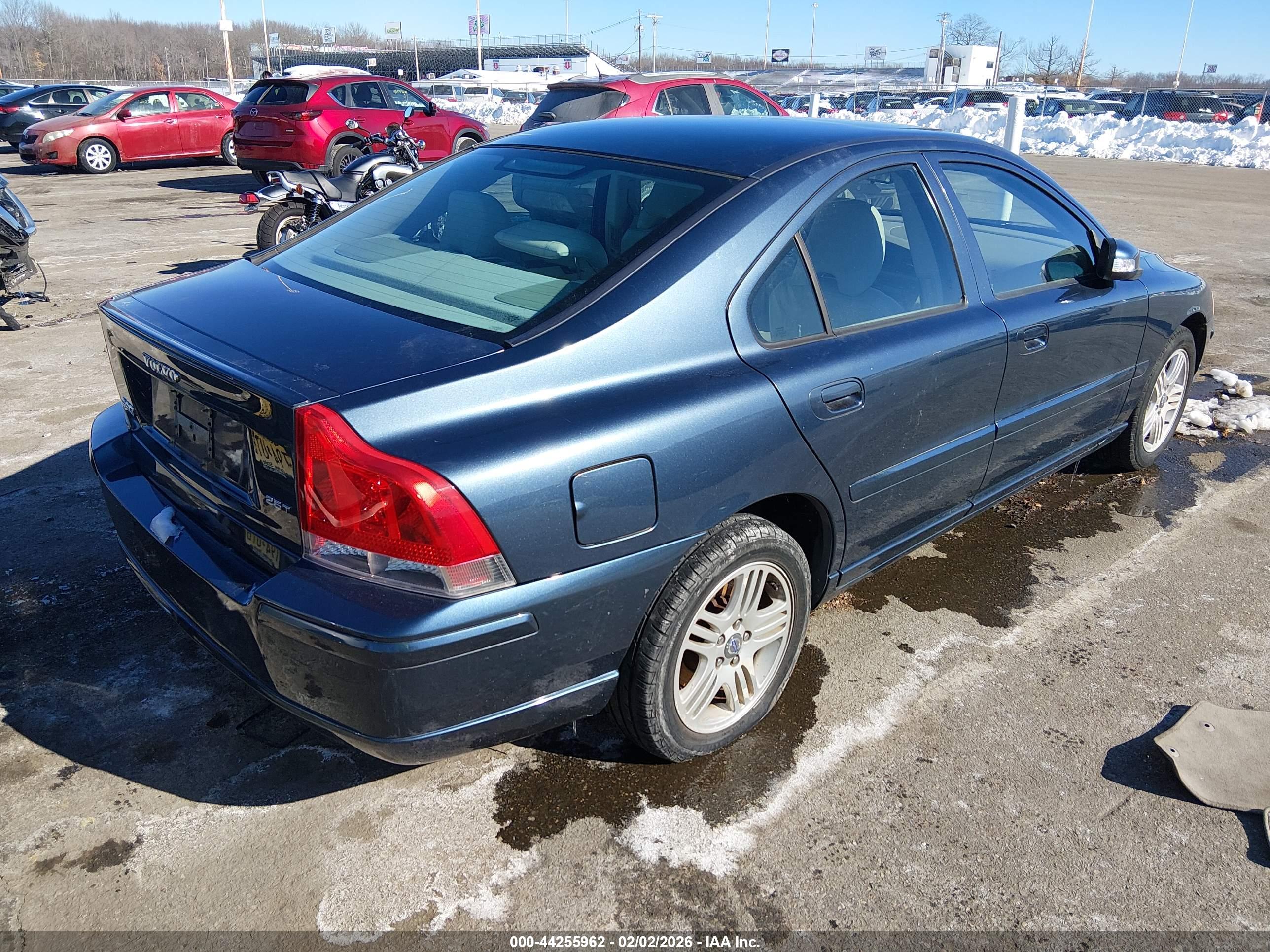 VOLVO S60 image 4